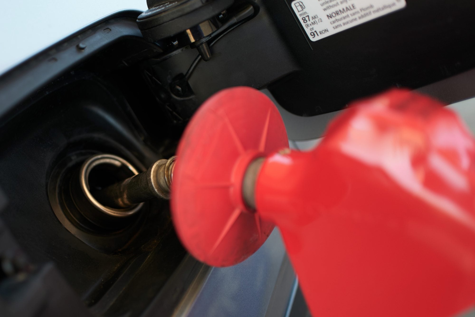 A motorist fills up a tank at a gas station in Glenview, Ill., Thursday, May 14, 2026. (AP Photo/Nam Y. Huh)