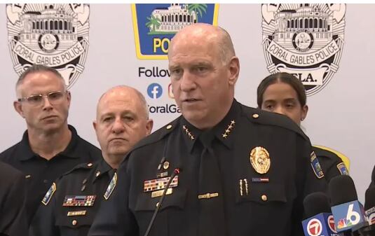 El jefe de policía de Coral Gables, Ed Hudak, explicó que el convenio les da herramientas para actuar en situaciones donde antes debían esperar a los agentes federales