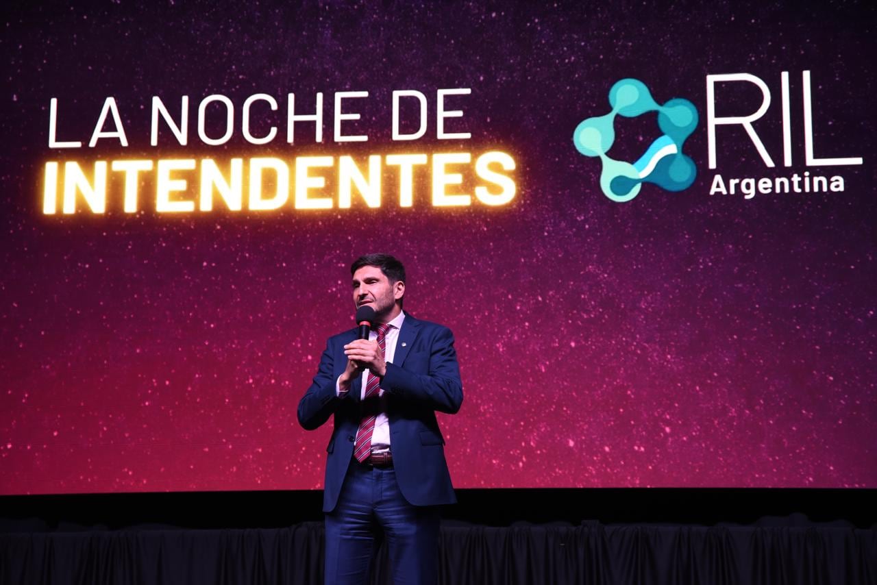 Maximiliano Pullaro, gobernador de Santa Fe, en la Noche de los Intendentes