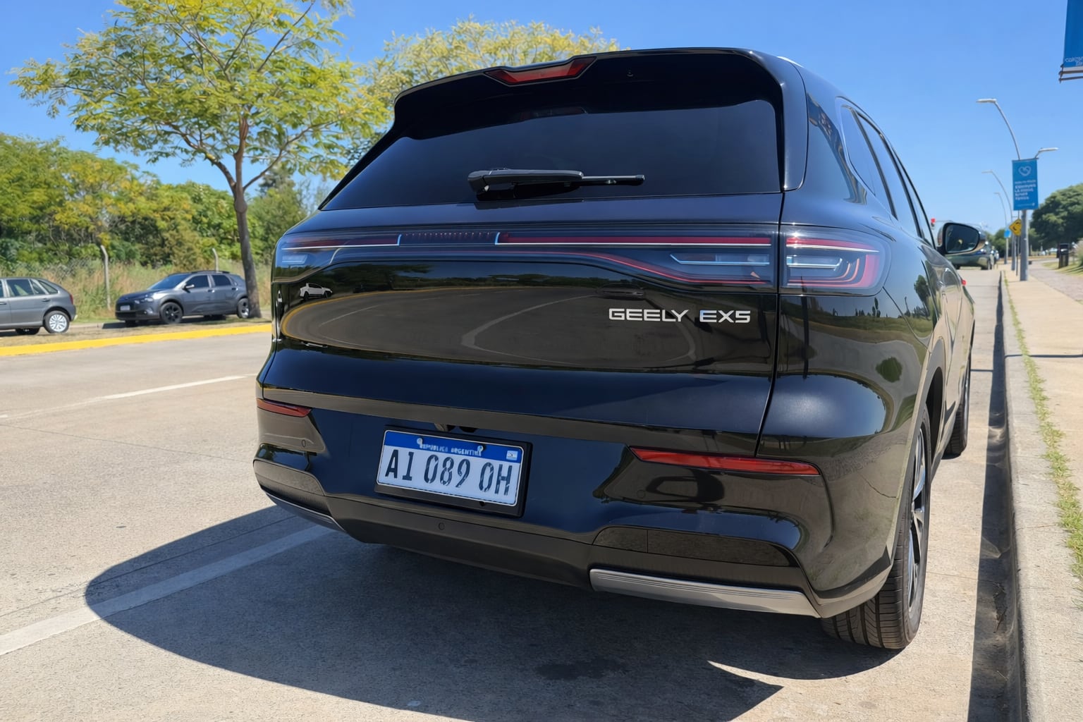 Vista trasera del Geely EX5