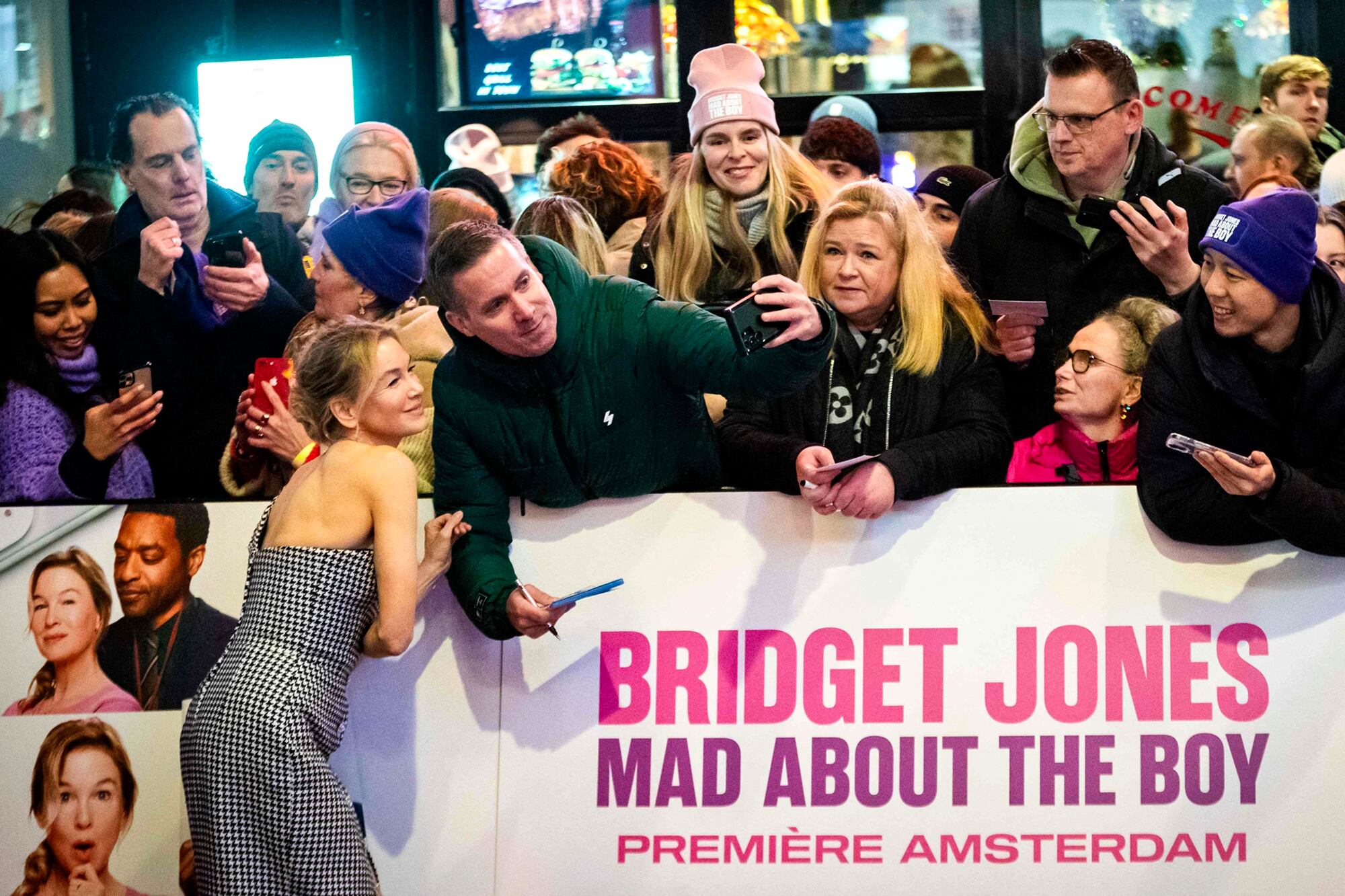 La película retoma la historia de Bridget, con más de cincuenta años, afrontando los desafíos de la vida moderna mientras hace malabares con las responsabilidades de la maternidad