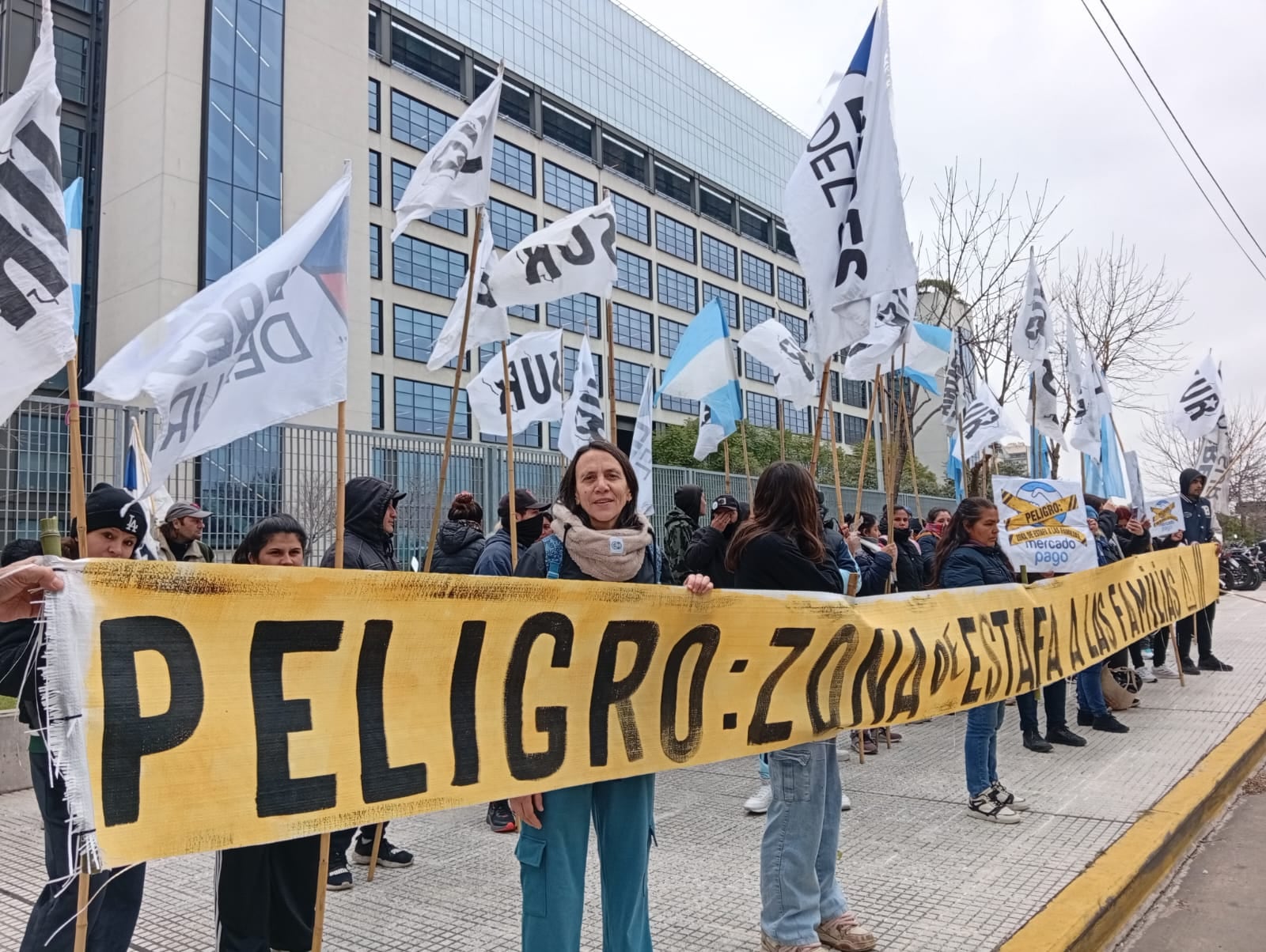Silvia Saravia, referente de Libres del Sur, en la protesta contra Mercado Libre