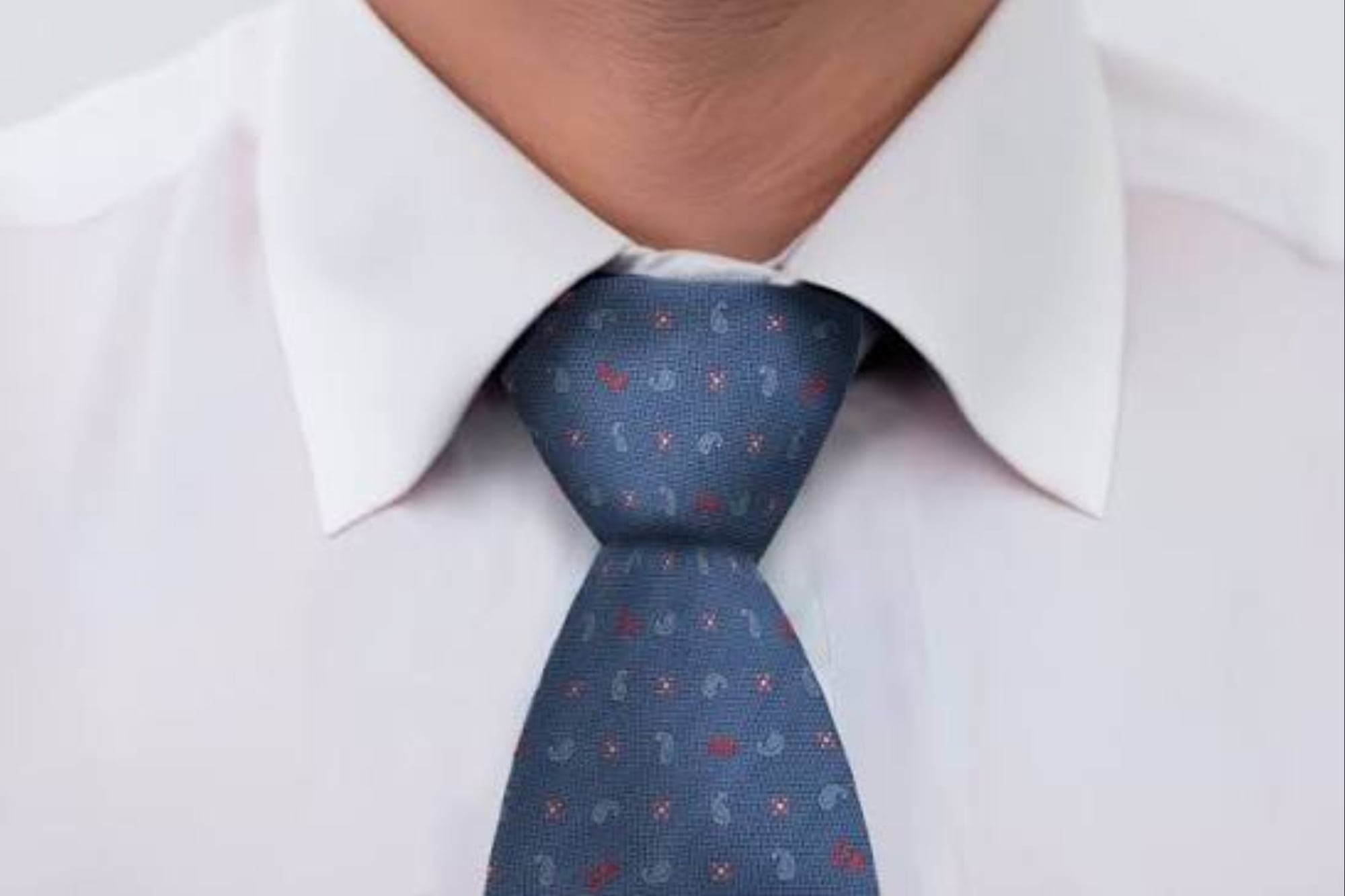 Cómo hacer el nudo de la corbata
