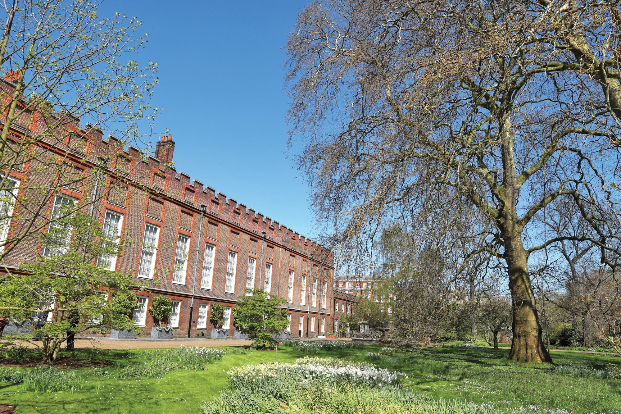 Una vista de los jardines de Clarence House