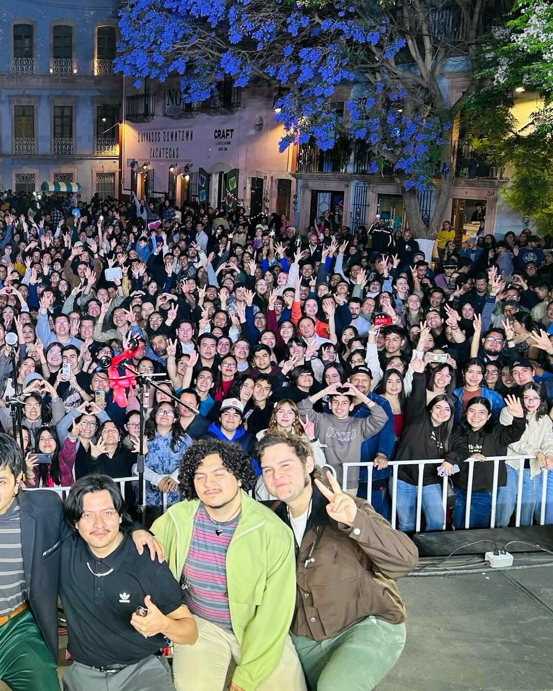 El ascenso de Macario comenzó con pequeñas presentaciones a nivel local y nacional