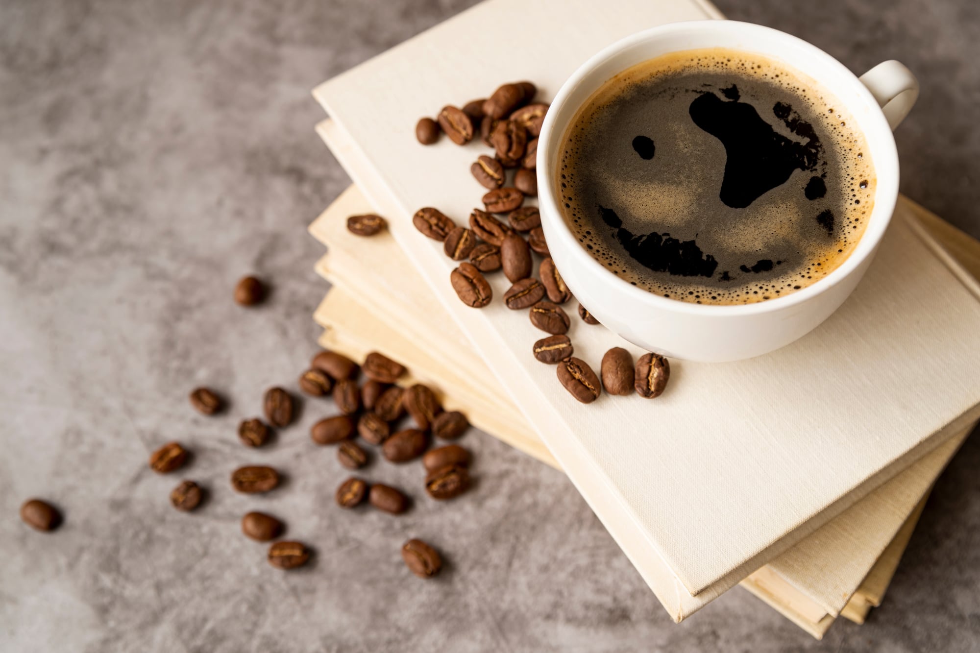 La cantidad considerada segura equivale aproximadamente a entre tres y cinco tazas de café negro de ocho onzas