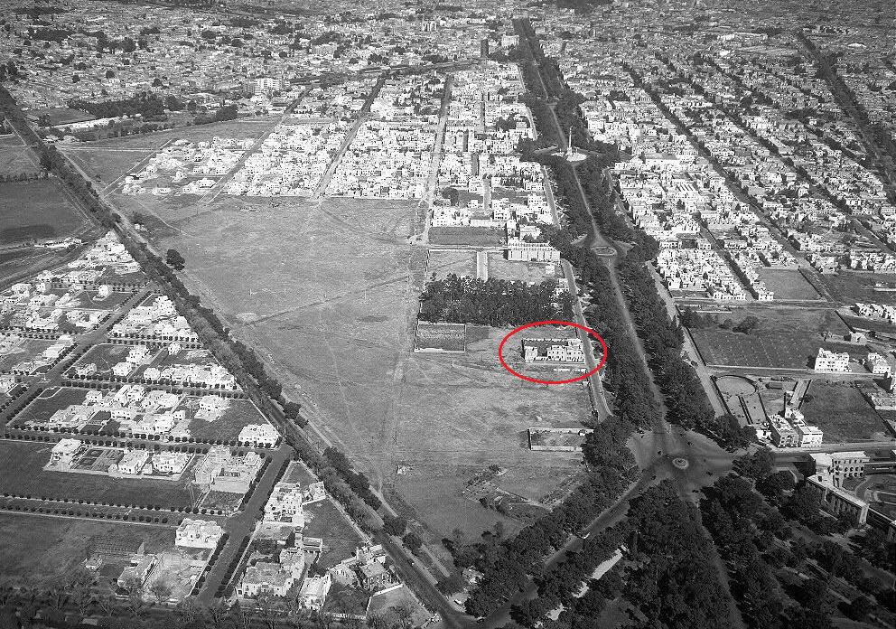 Vista de la esquina de Reforma y Río Elba en los años 20, cuando la casona gótica aún era una residencia privada