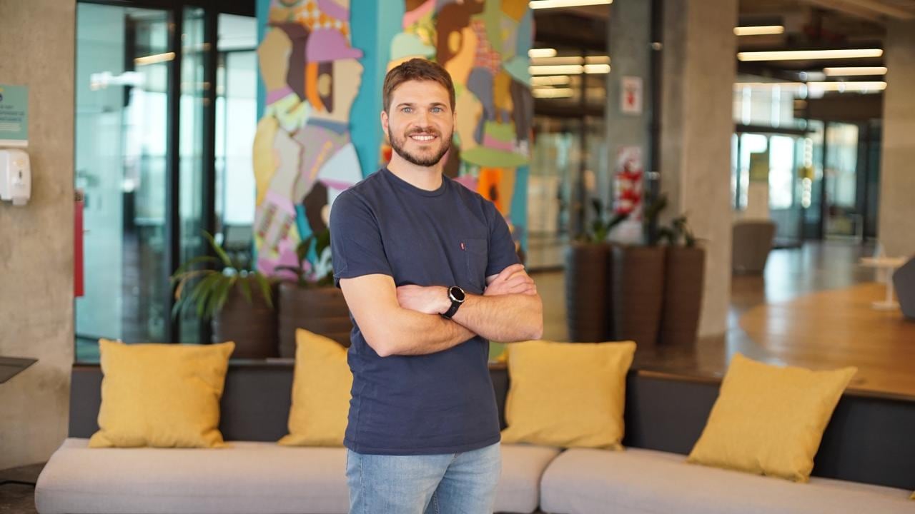 Adrián Ecker “El delivery va a seguir creciendo y consolidándose como un hábito de consumo cotidiano. Lo que todavía está en juego es cómo se va a estructurar ese crecimiento y qué plataformas van a capturar esa escala