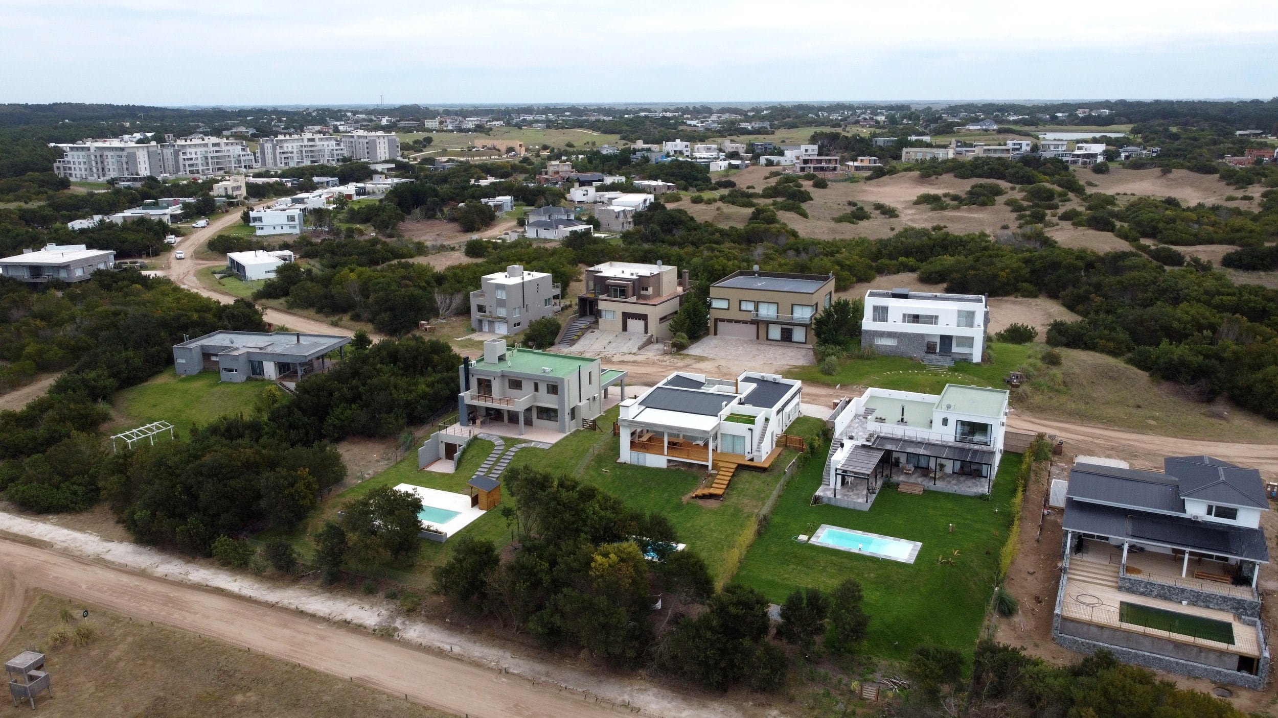 Costa Esmeralda tiene 1000 hectáreas, 3200 metros de playa y está a 11 km de Pinamar