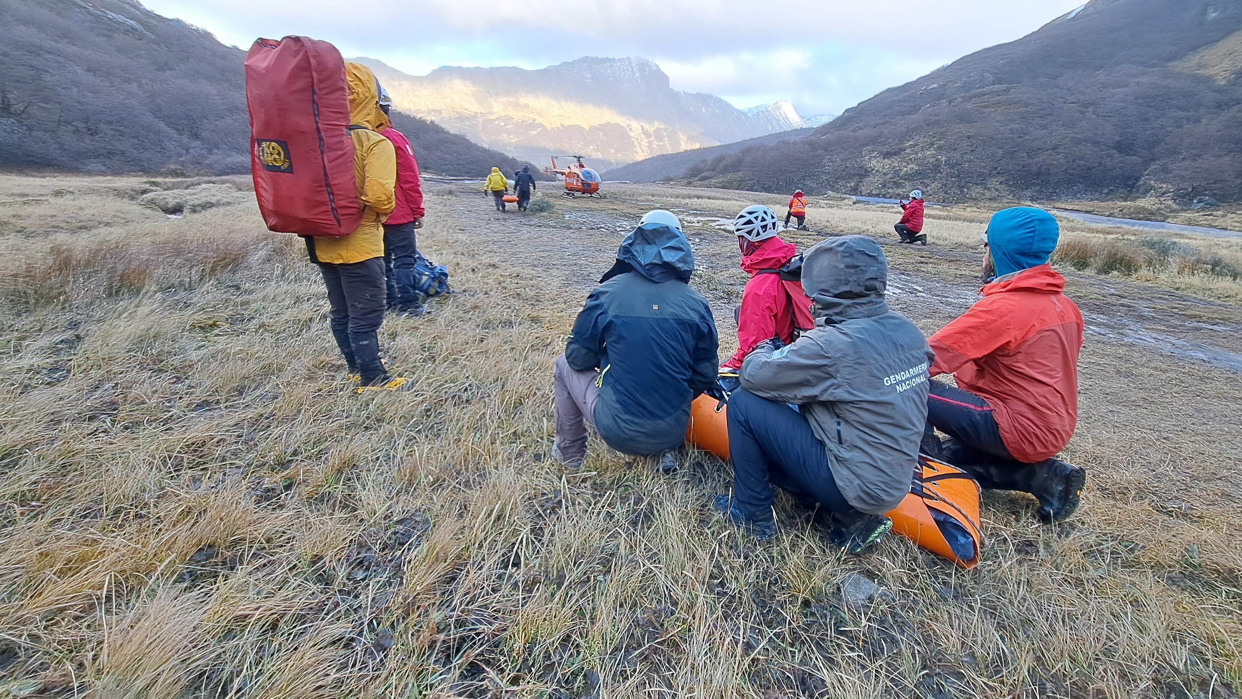 16 horas, 40 personas y temperatura extrema: así fue el rescate de los cuerpos de la turista uruguaya y el guía en Ushuaia