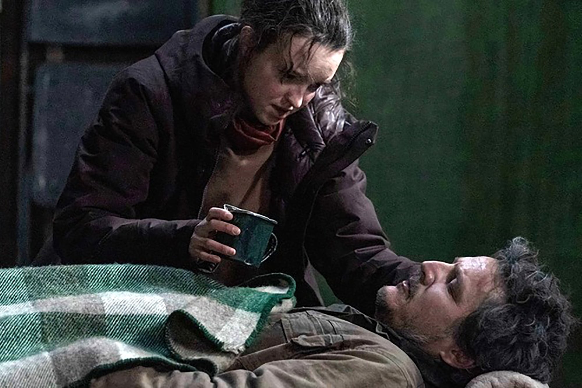 Bella Ramsey junto a Pedro Pascal en The Last Of Us