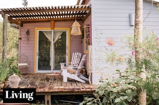 Con madera y material de demolición, construyeron una casa para empezar una nueva vida en la costa uruguaya