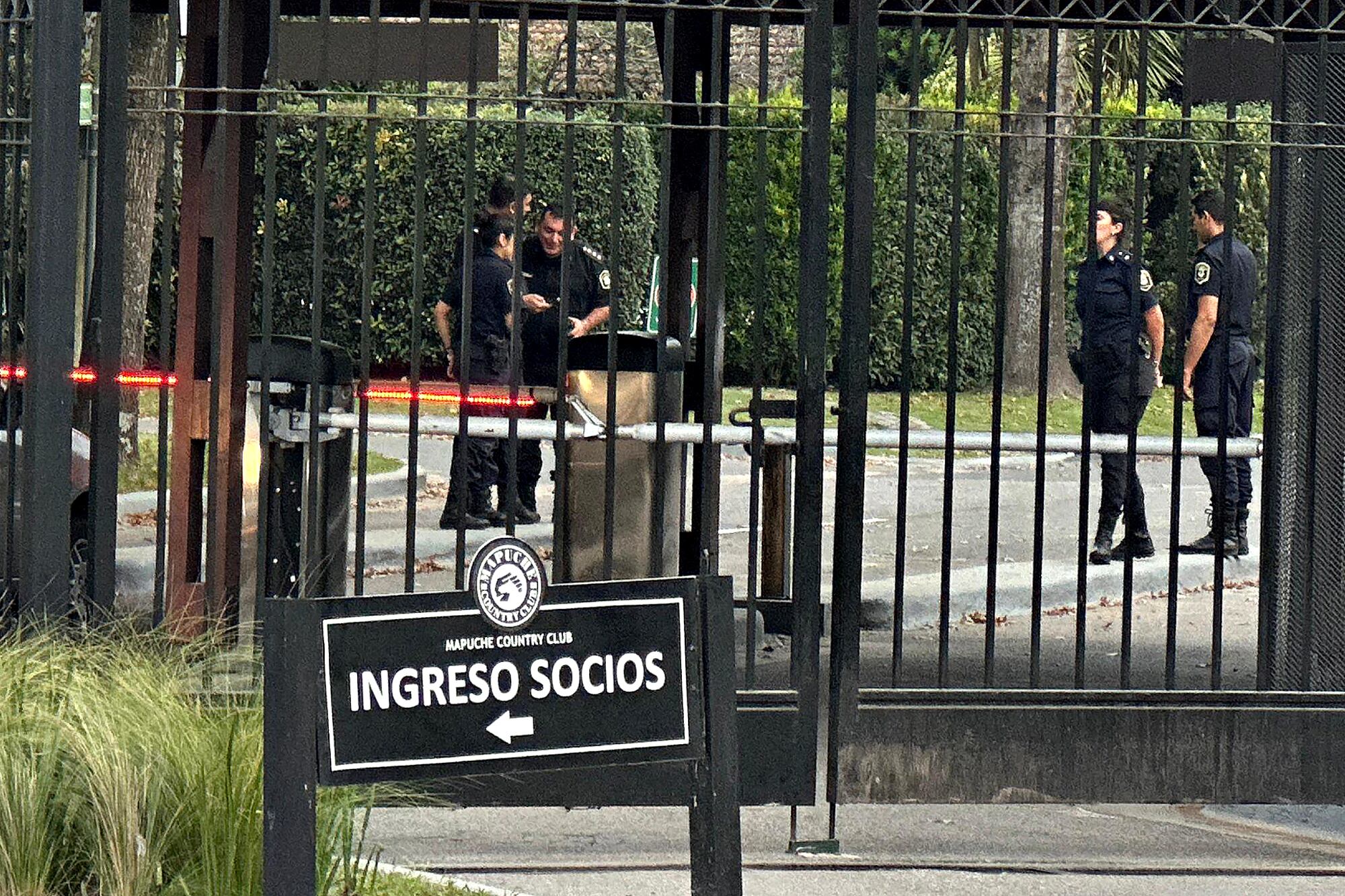 Varios efectivos de la bonaerense dentro de Mapuche