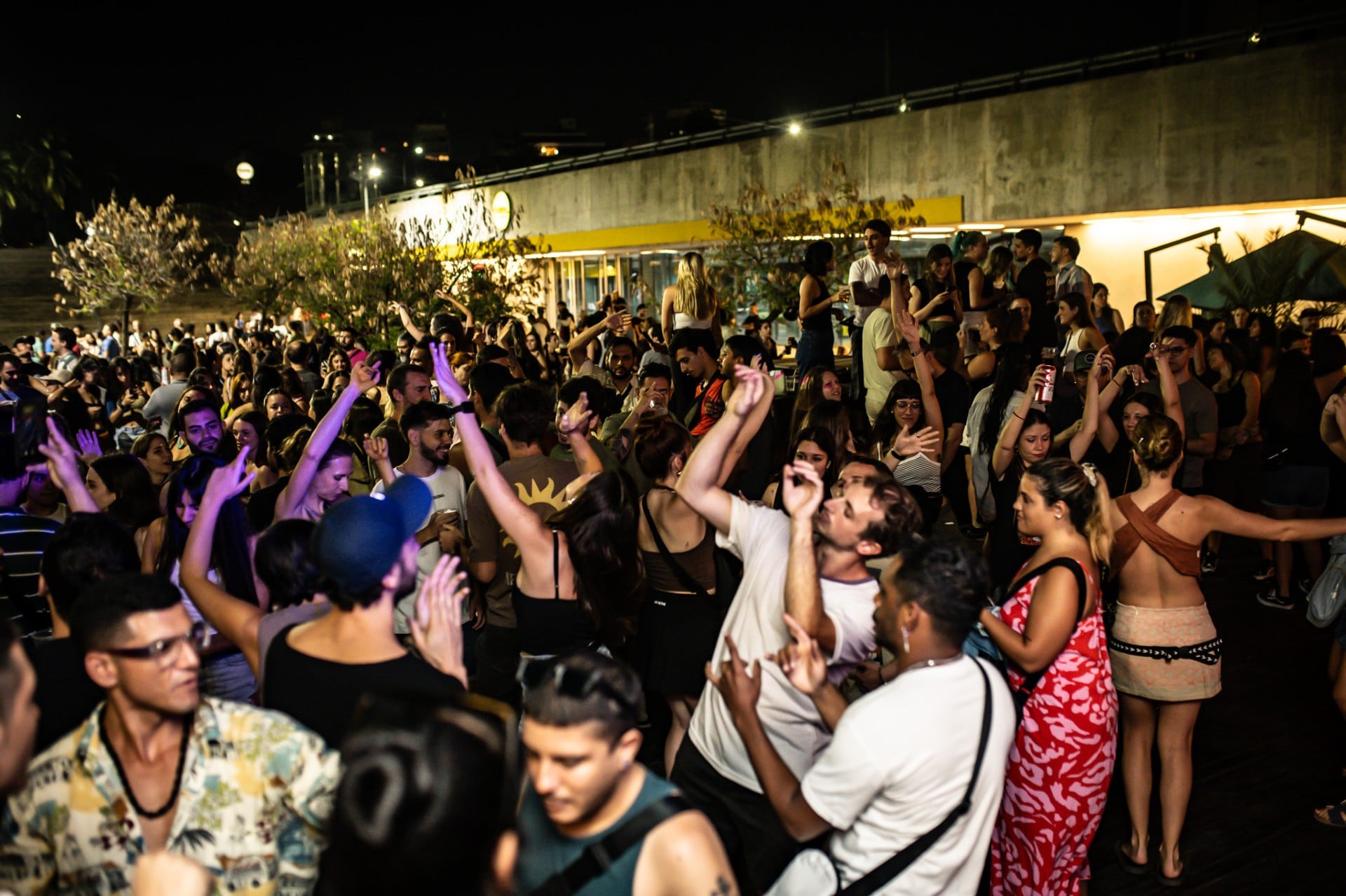 El bar al aire libre de Recoleta que encontró su identidad entre fiestas con Wos y Catriel y la salida de la facultad