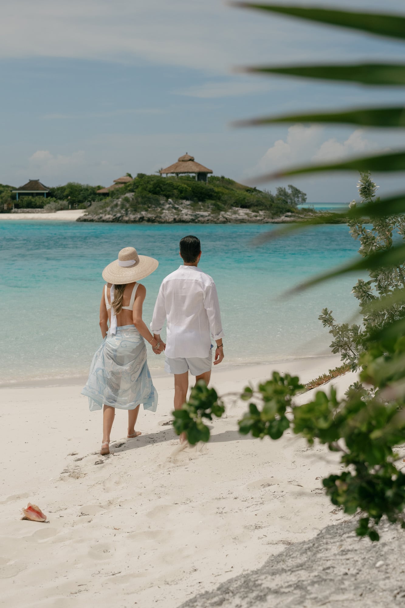 Donald Jr y Bettina pasean por
la playa de Little Pipe Cay, una
isla privada que ocupa un lugar
especial en el corazón de la novia