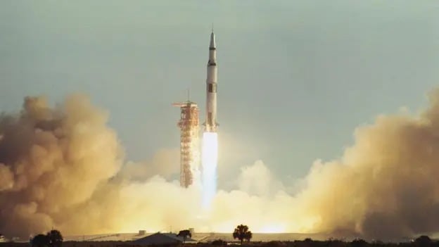 Cuando el Apolo 8 entró en órbita alrededor de la Luna, los astronautas a bordo quedaron más impresionados al ver la Tierra que la superficie lunar