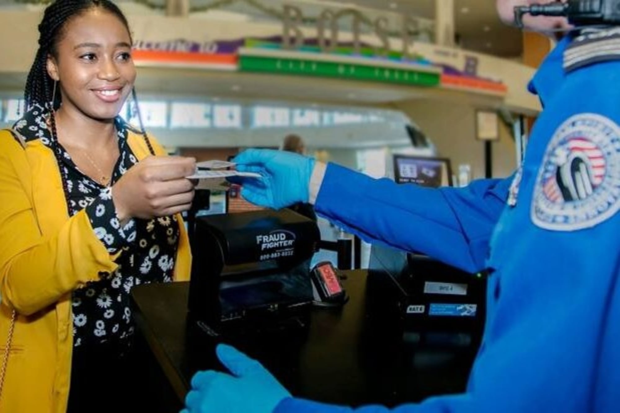 La agencia aeroportuaria establece una lista de identificaciones válidas para embarque