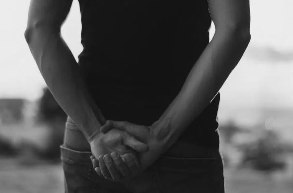 Esta postura del cuerpo permite a los sujetos estabilizar sus emociones frente a los estímulos externos (Foto: La Tercera)