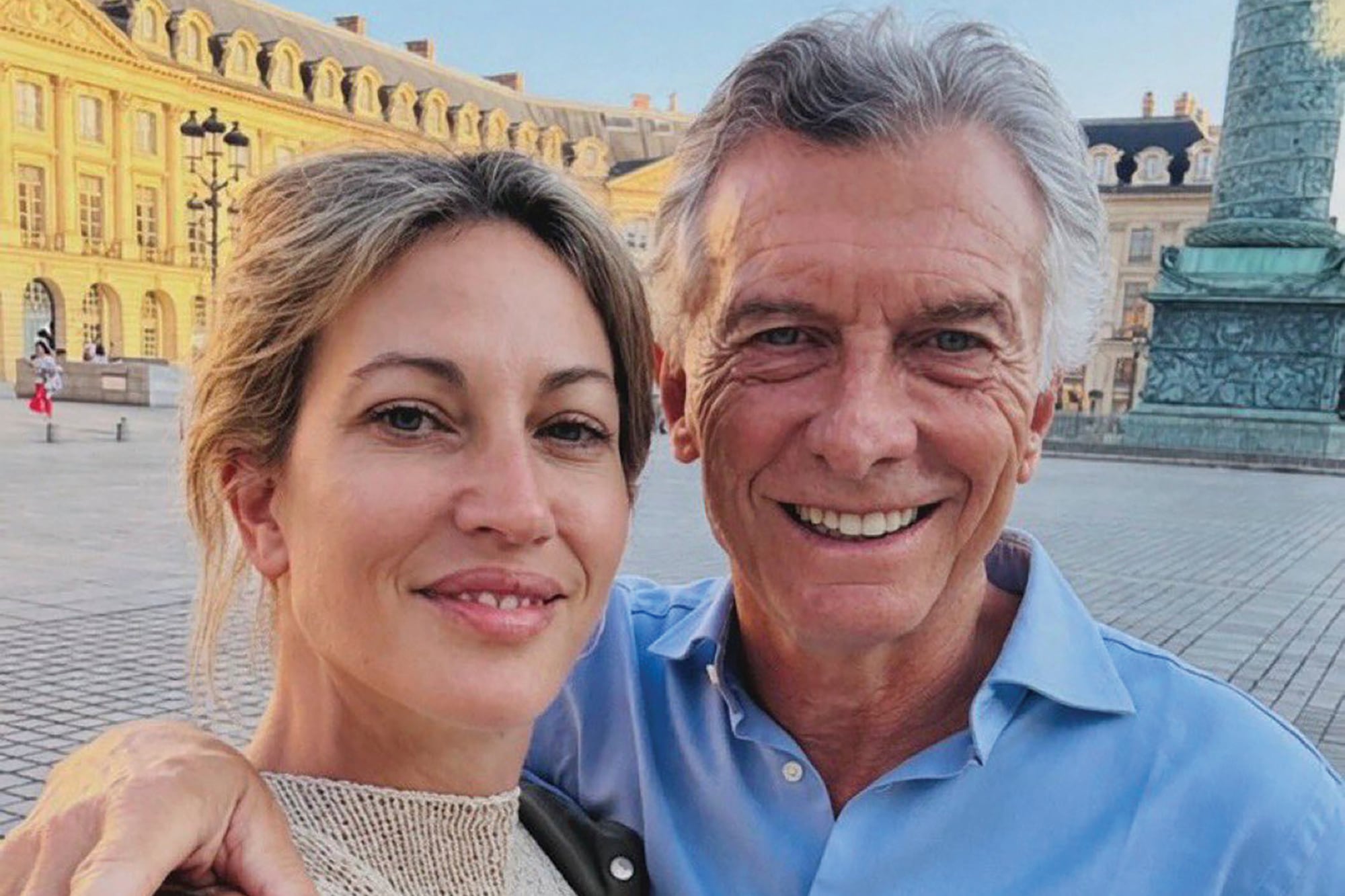 Mauricio Macri y Lola Teuly, en uno de sus viajes
