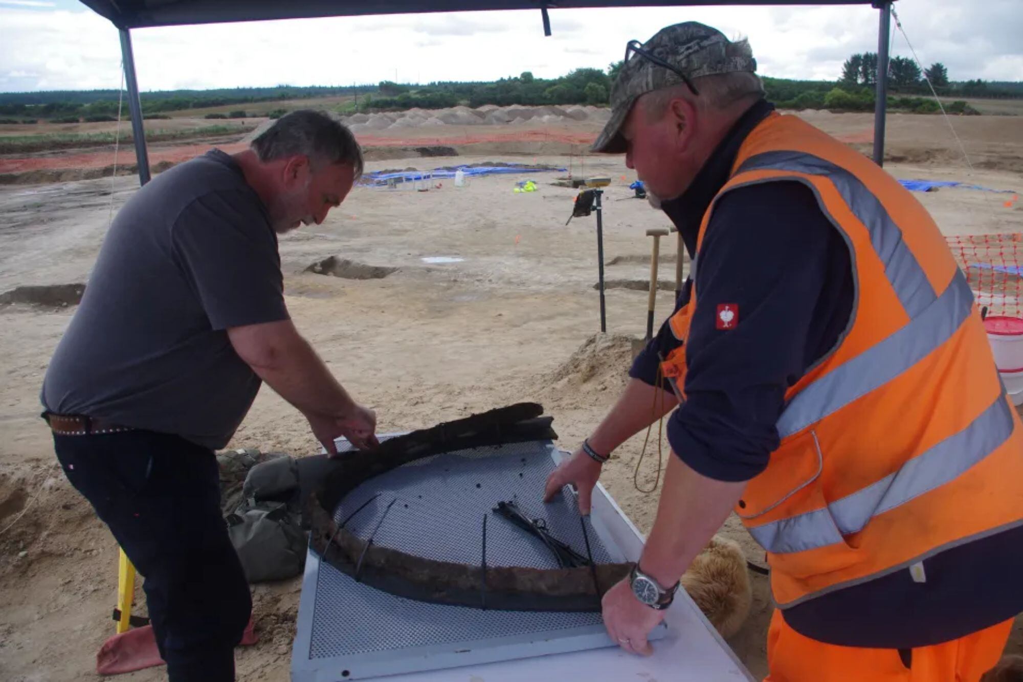 Descubrimiento de una rueda de carro de la Edad de Hierro en Escocia durante excavación arqueológica