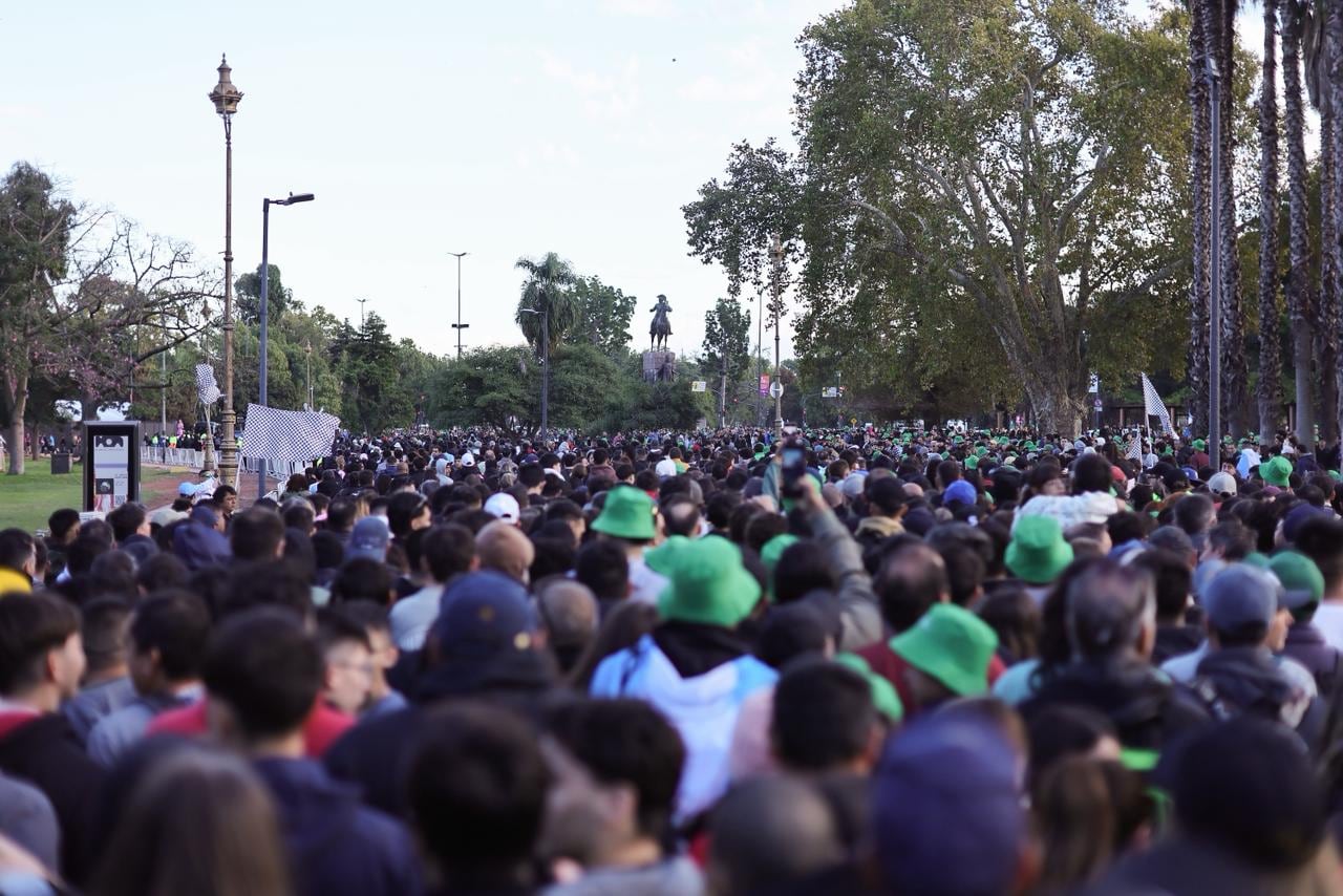 Miles de personas en Palermo
