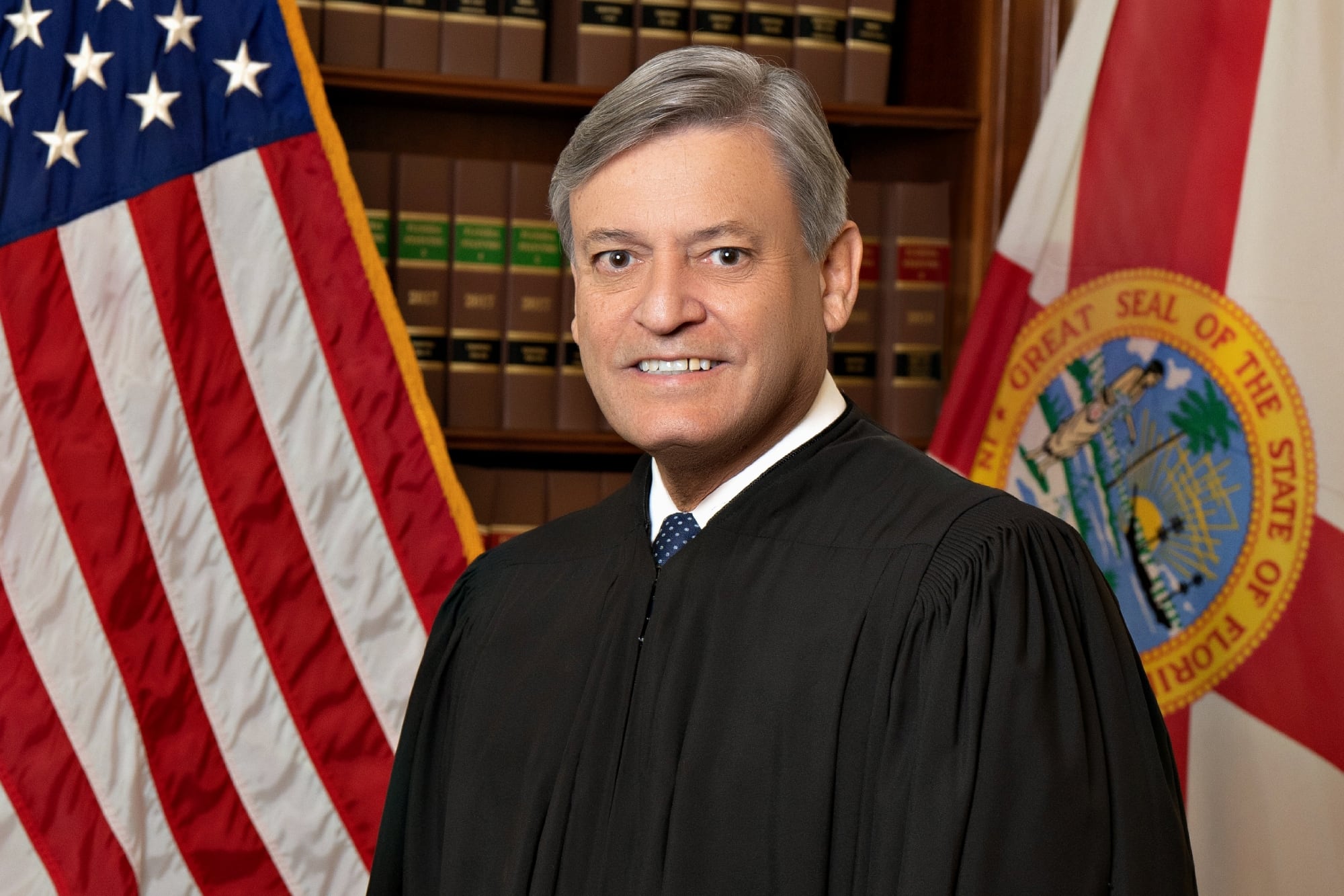 Quién es el juez de Florida de origen cubano que se opuso al mapa electoral de DeSantis