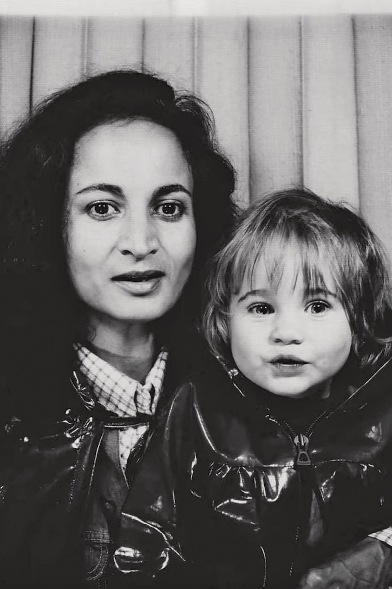 Con su madre, la antropóloga venezolana Elizabeth Burgos