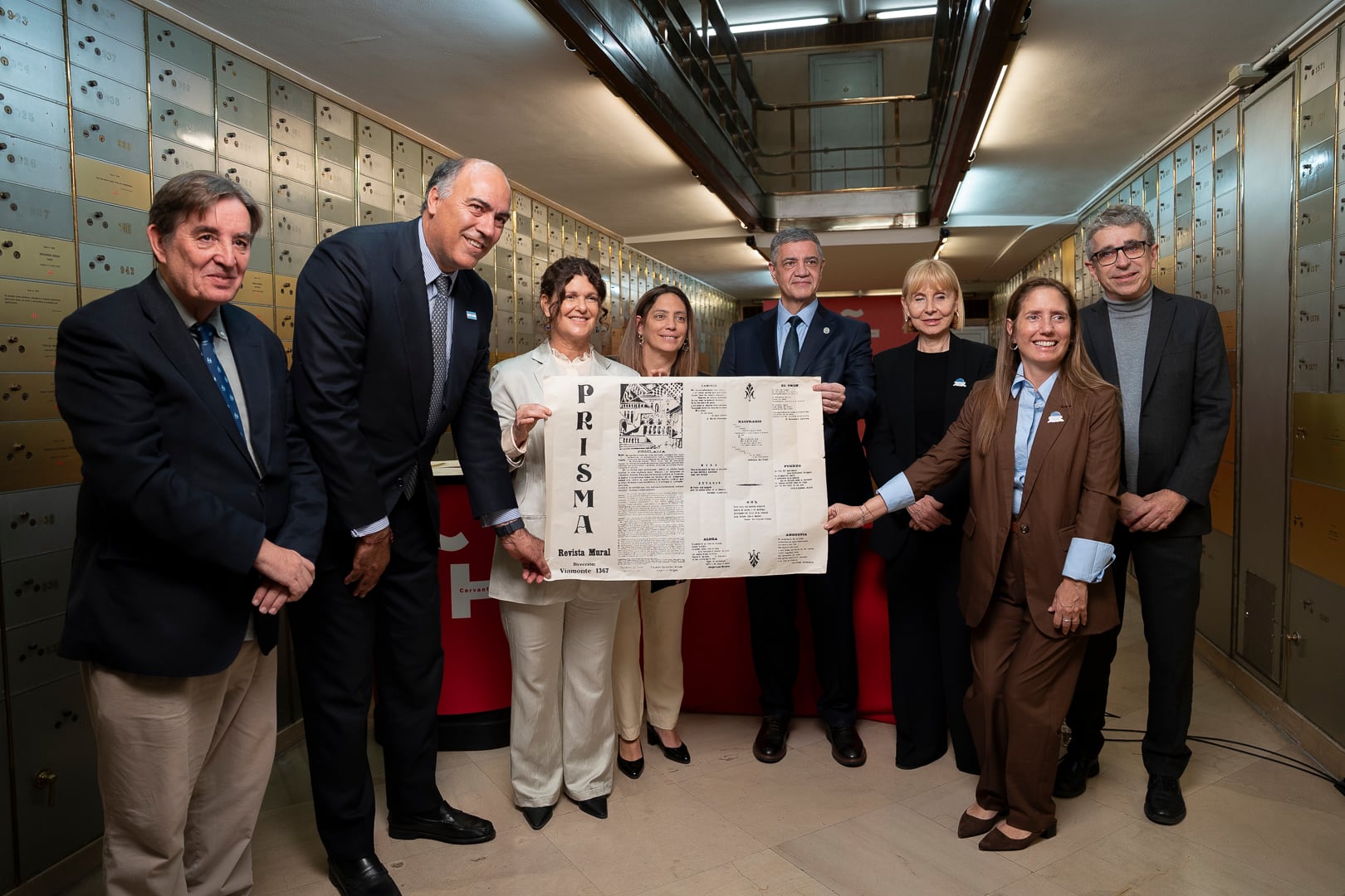 Piezas invaluables de Borges ingresan en la bóveda del Cervantes en Madrid, mientras la ciudad rinde homenaje al escritor