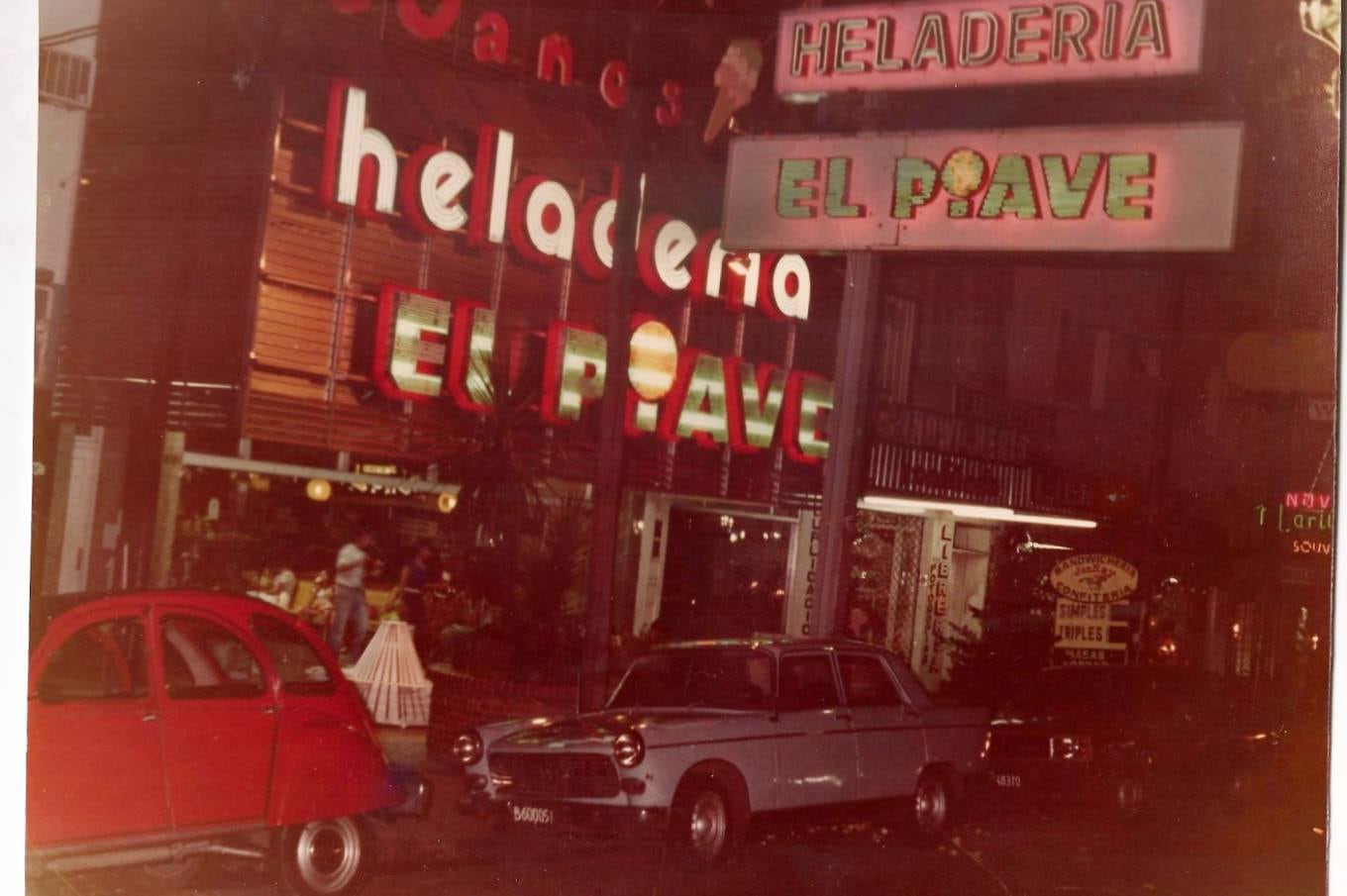 Se instalaron en Wilde, y tras mucho esfuerzo, en el año 1955, los Zoppe di Cadore inauguraron finalmente su heladería, El Piave, bautizada en honor al río que atraviesa su región natal.