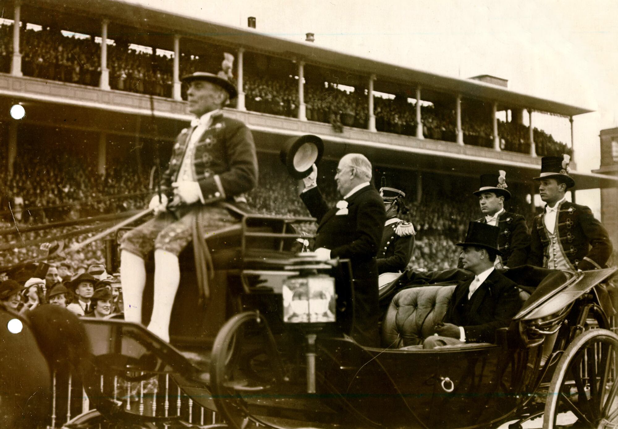 El presidente Agustín P. Justo, en el hipódromo de Palermo, en 1937