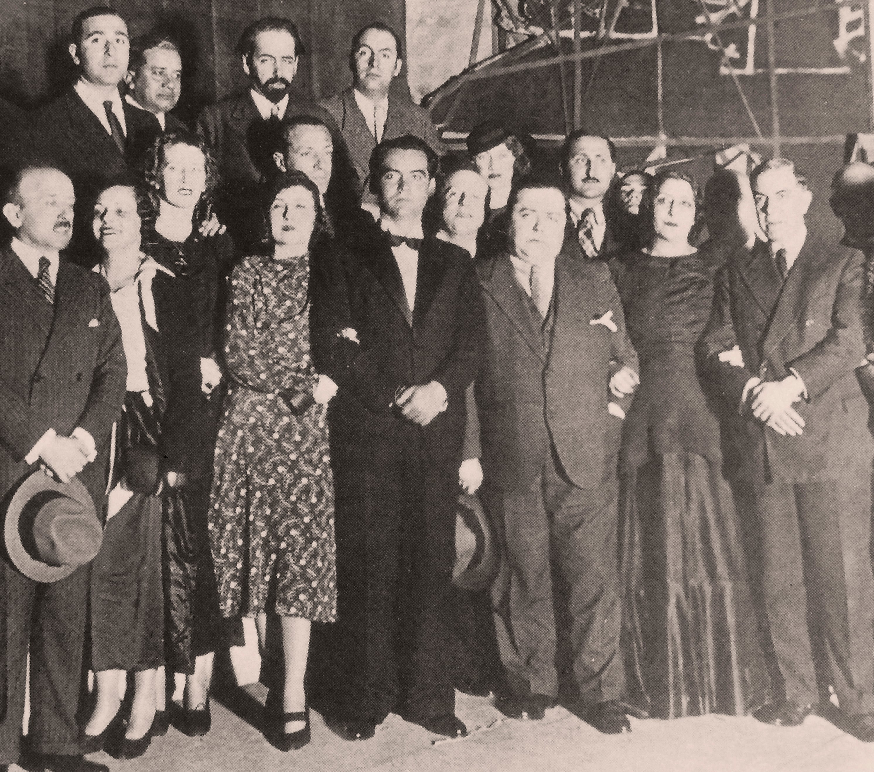 En el centro, uno de los visitantes ilustres, el poeta andaluz Federico García Lorca en 1933