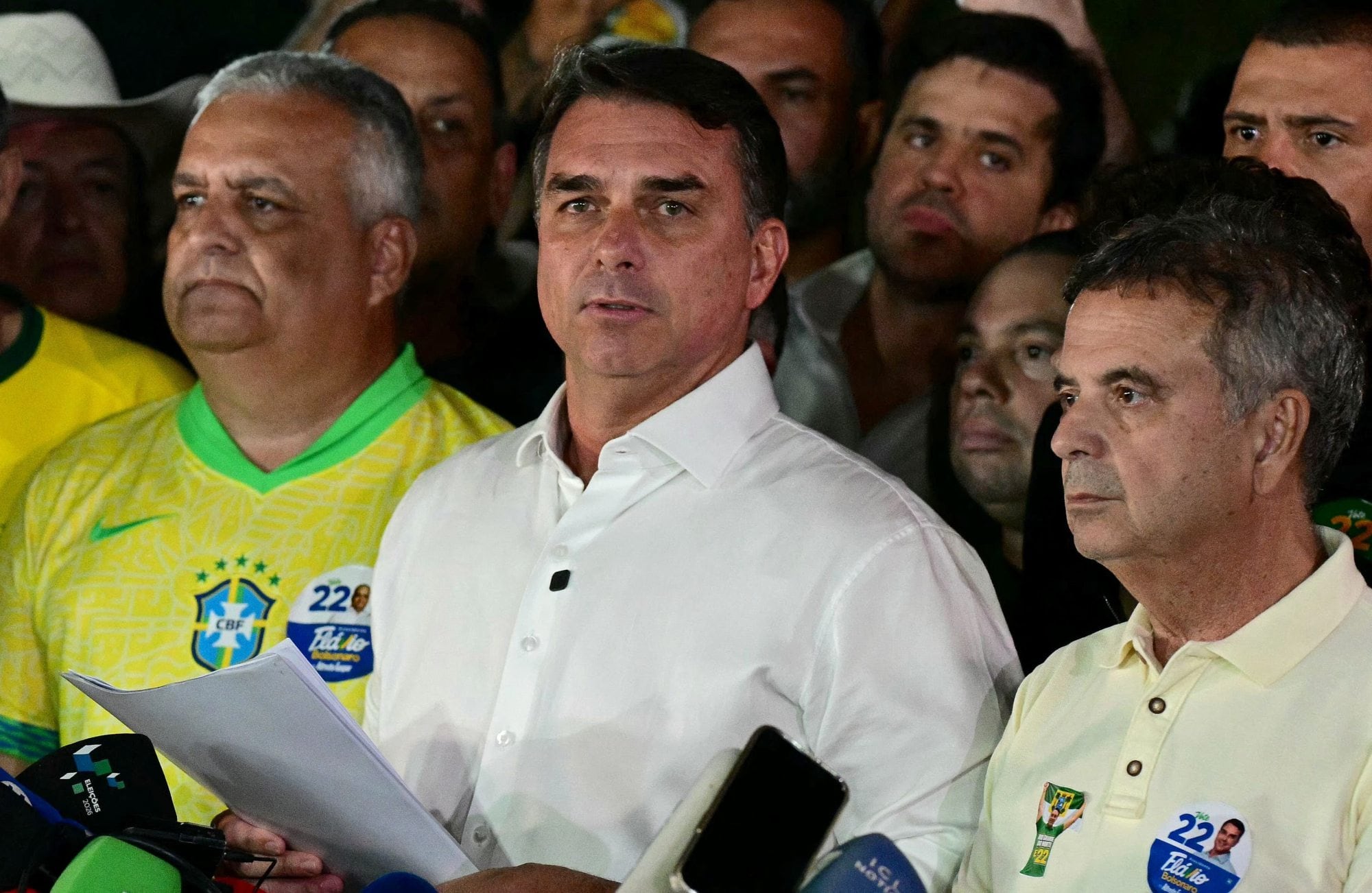 Flavio Bolsonaro dijo que las elecciones deberían “ser anuladas” y no reconoció el resultado electoral