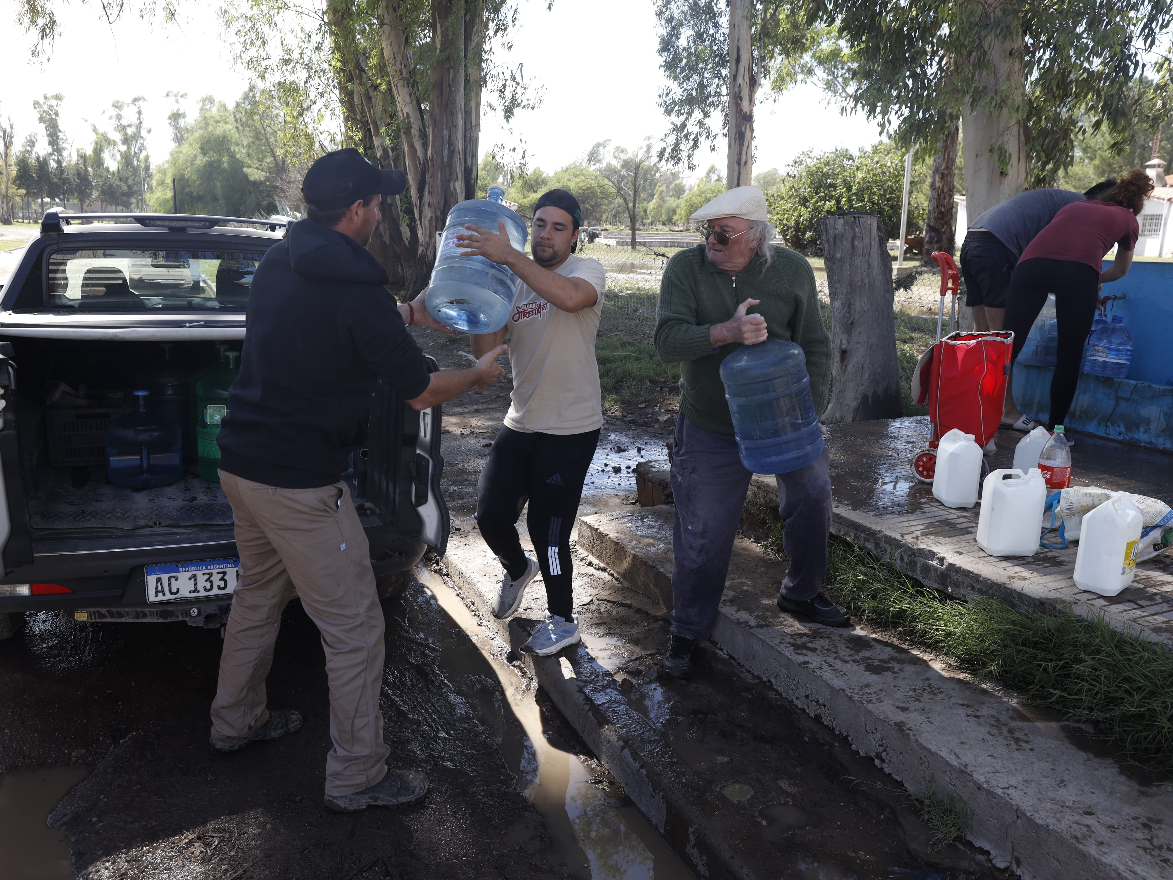 La provisión de agua potable es vital en este momento