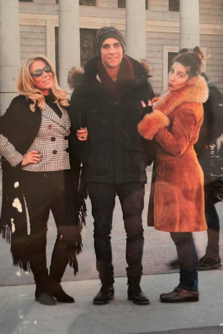 Con Bautista, el
hijo que tuvo con
el actor y bailarín
Pablo Lena, y
Juana, que nació de
su matrimonio con
Nicolás Repetto