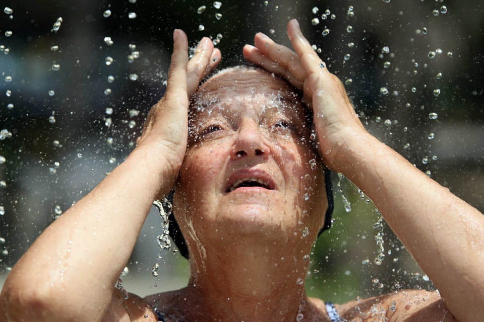 Ni botellita de agua ni aire acondicionado: esta es la forma de no sufrir el calor en medio de temperaturas extremas