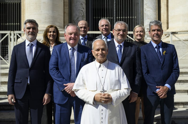 El Papa, junto a senadores de Santa Fe, durante una audiencia en el Vaticano