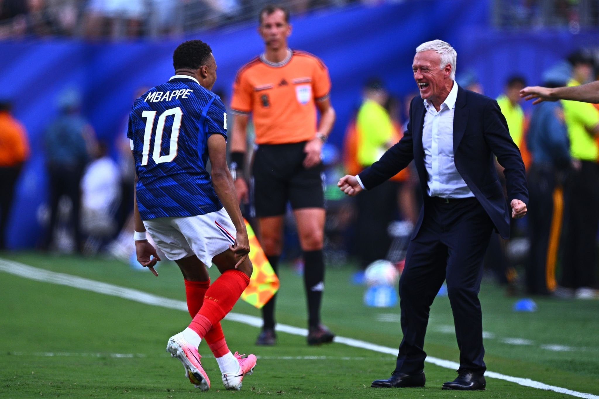 Mbappé bancó a Deschamps, que se rindió a sus pies: la dedicatoria del goleador y la reverencia del DT