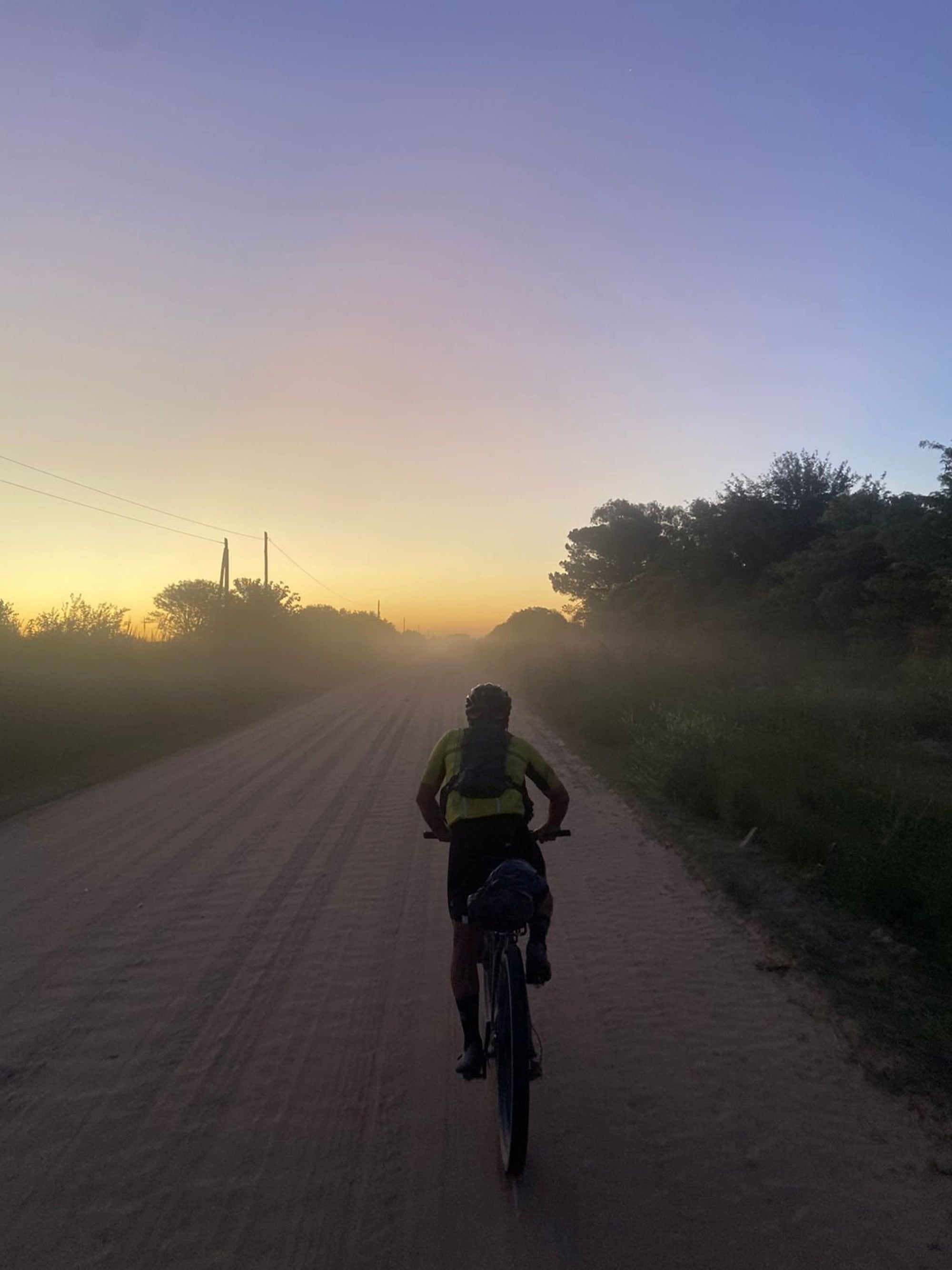 Entre campos sembrados en Villa Ruiz y Azcuénaga