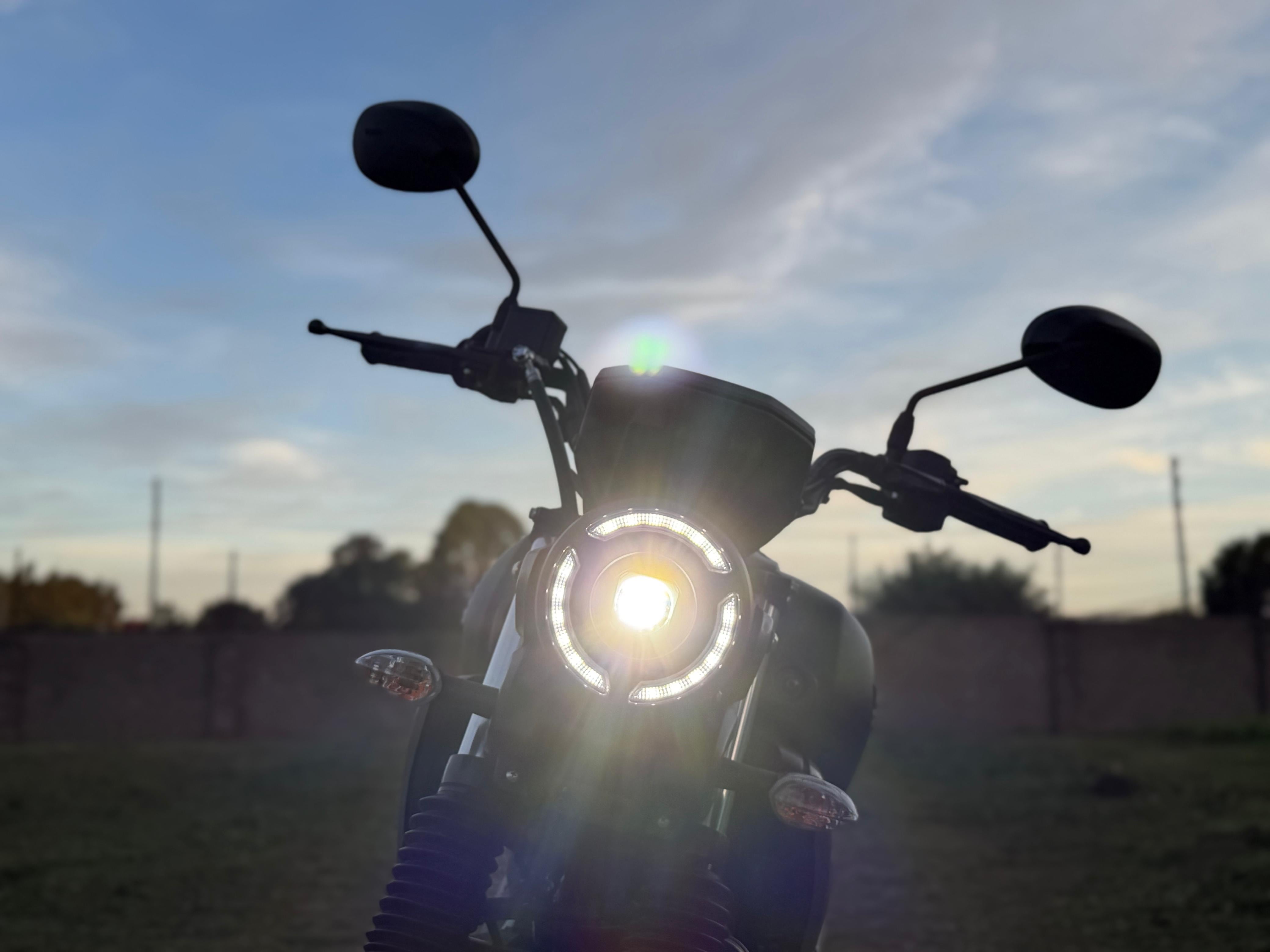 Así es la moto retro “barata” pensada para la ciudad: cuánto cuesta