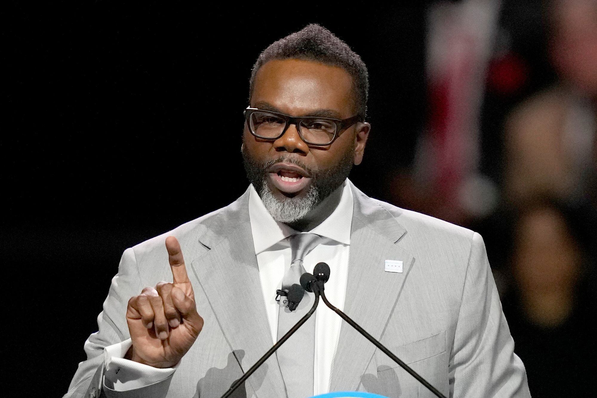La orden del alcalde de Chicago, Brandon Johnson, “afirma” que la policía local no “colaborará con agentes federales en patrullas policiales conjuntas