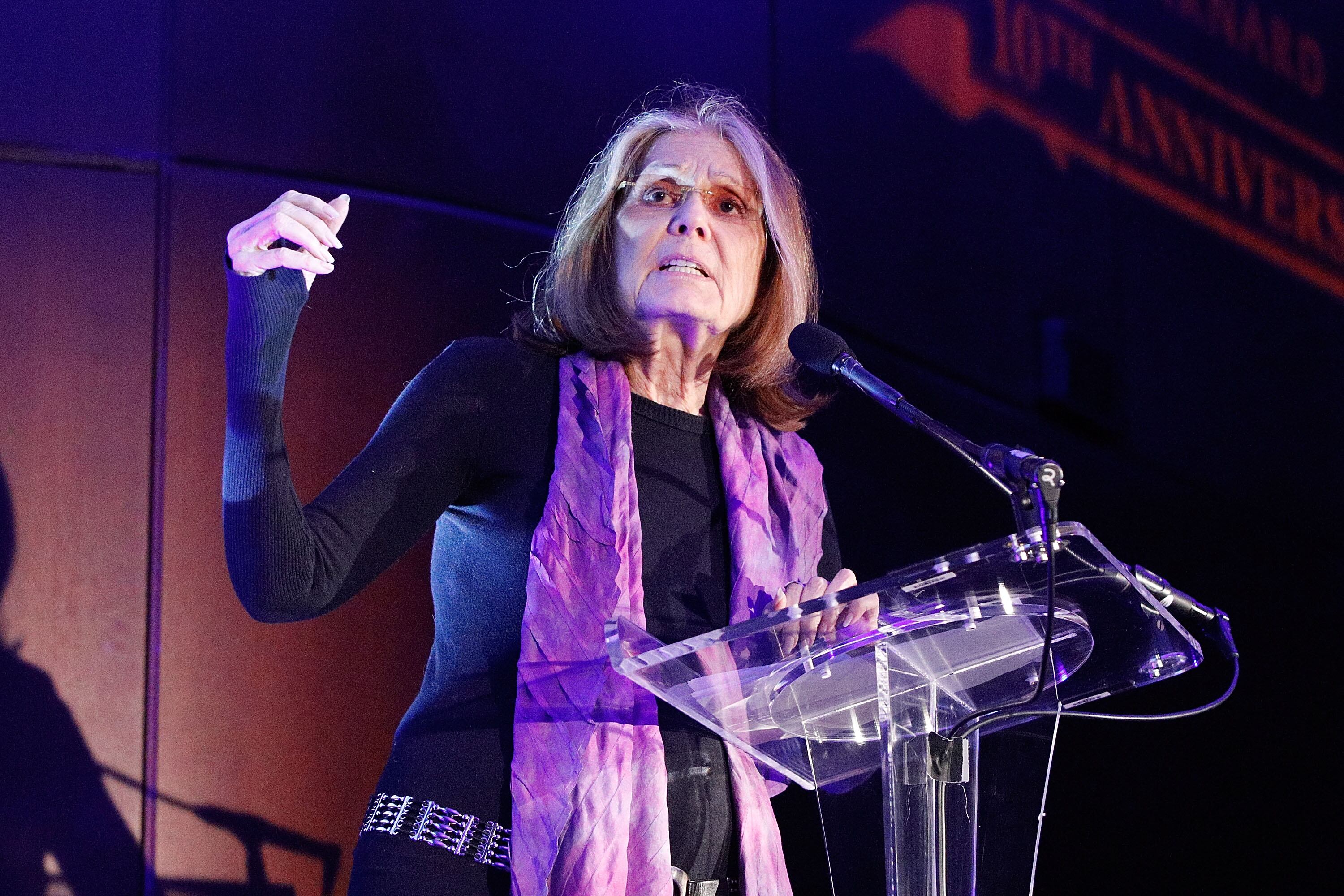Se pueden compartir frases célebres de mujeres reconocidas por la lucha de los derechos de las mujeres, como es el caso de Gloria Steinem