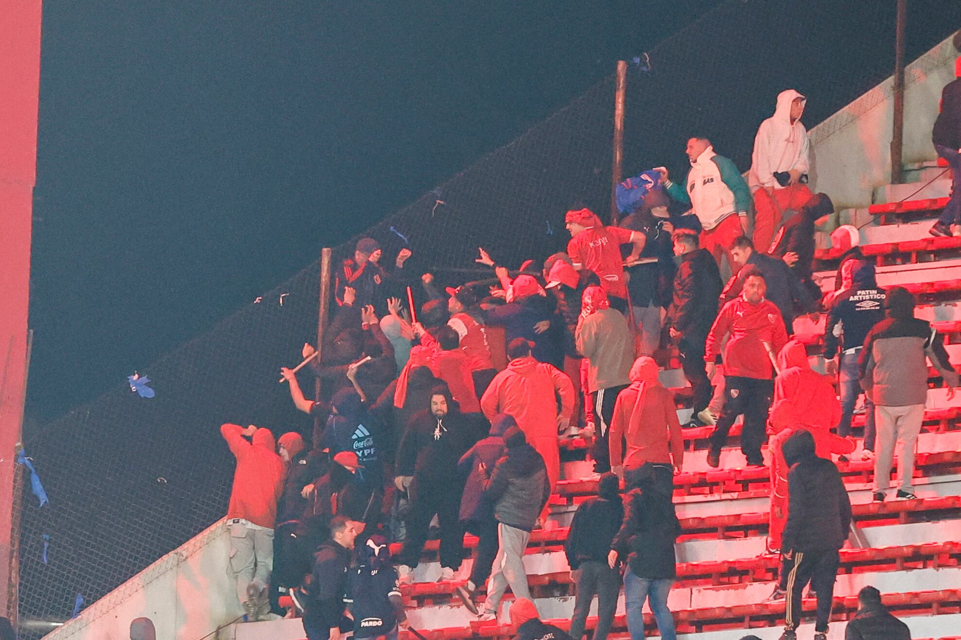 Se conoció la durísima sanción que deberá cumplir Racing por el recibimiento ante Flamengo 7 Los incidentes entre hinchas de la U. de Chile y de Independiente dejaron cientos de detenidos y decenas de heridos