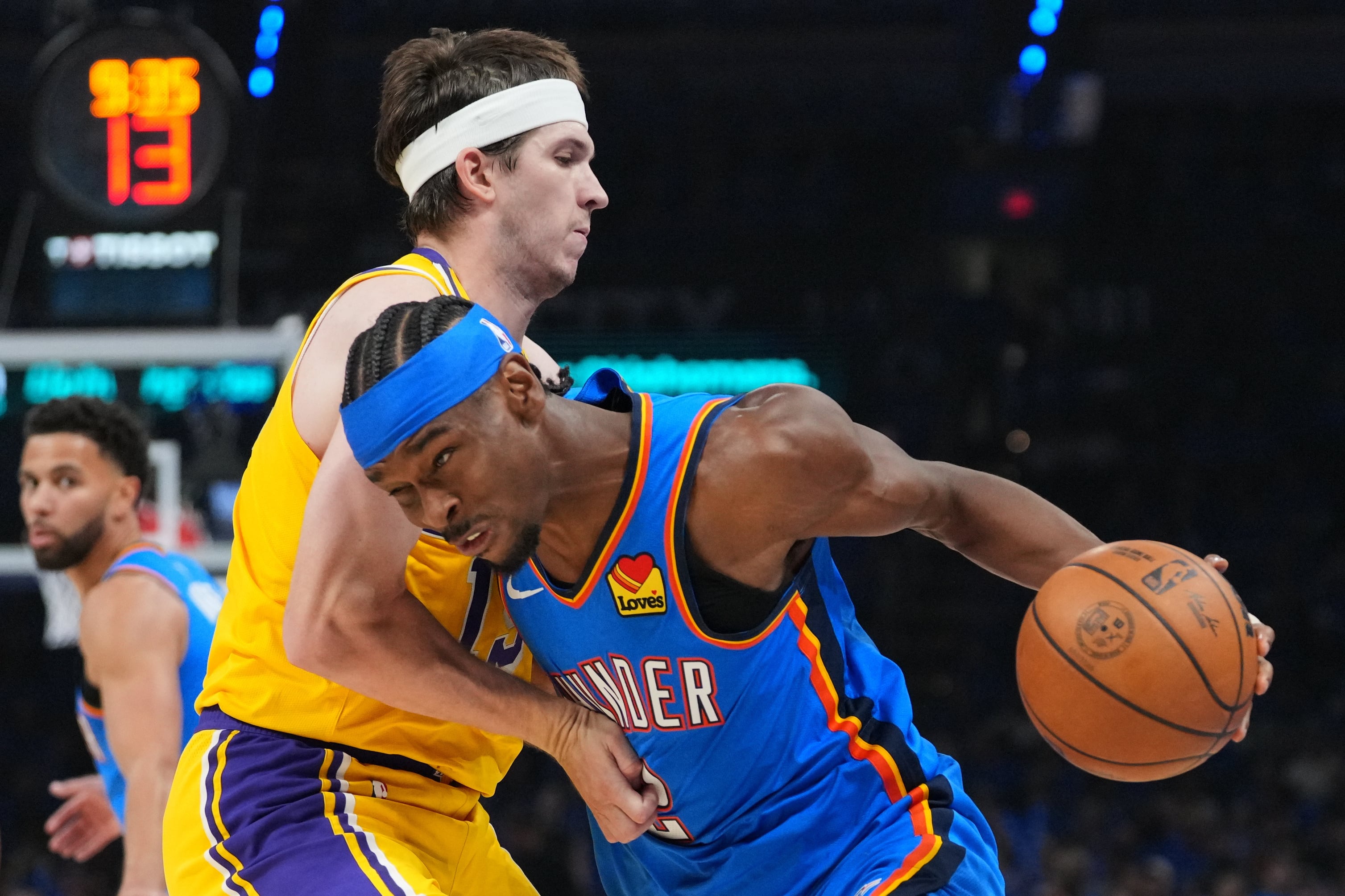 Cruce de figuras, que se dará este noche en los playoffs de la NBA: Austin Reaves, de Los Angeles Lakers, y Shai Gilgeous-Alexander, de Oklahoma City Thunder.