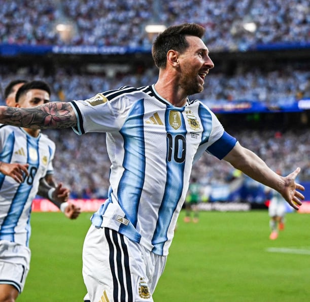 Messi agiganta su leyenda en los Mundiales (Foto: X)