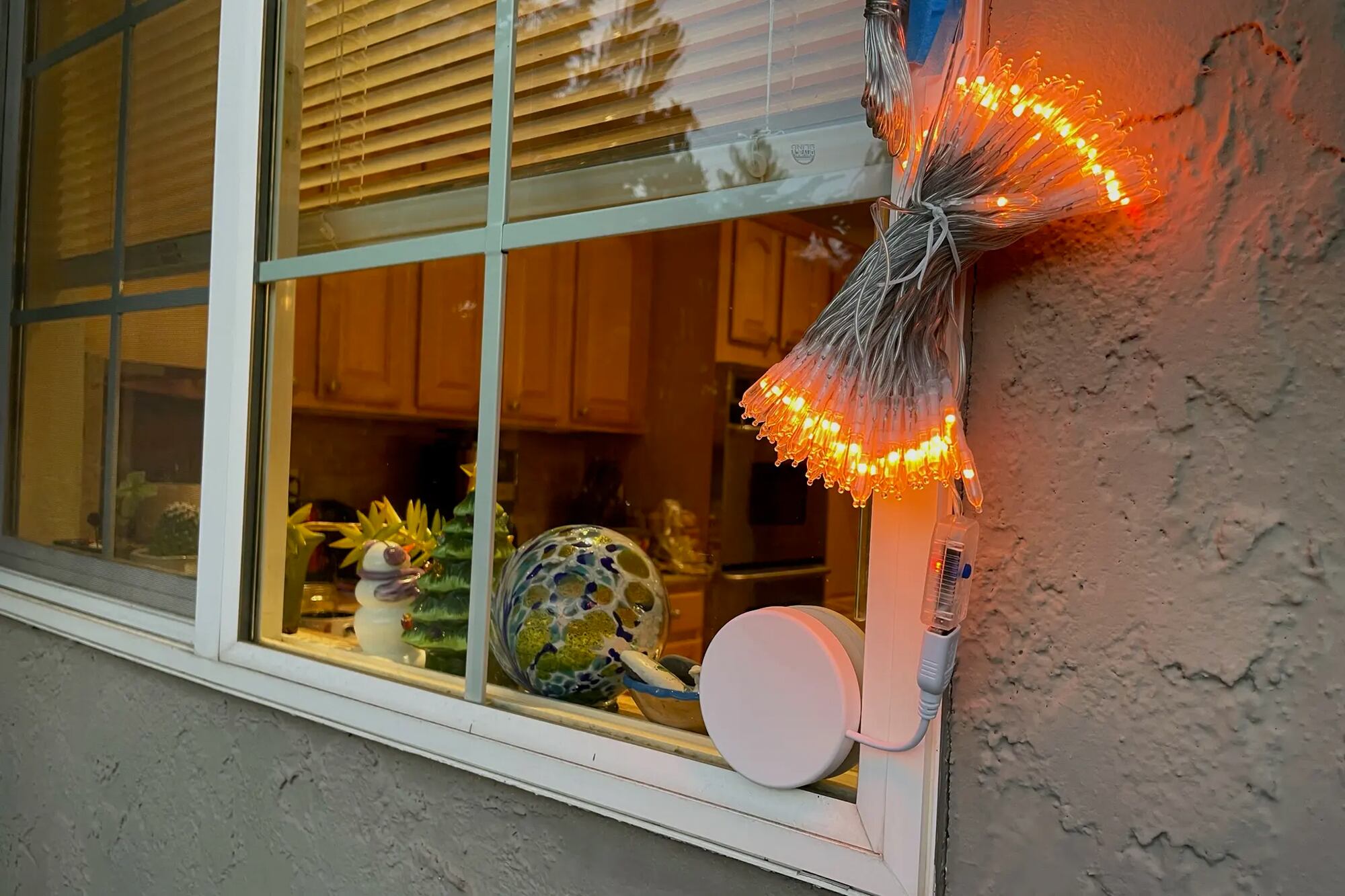 Con su diseño compacto, el Power Mole V2 aprovecha la inducción magnética para electrificar espacios exteriores de manera práctica y ecológica