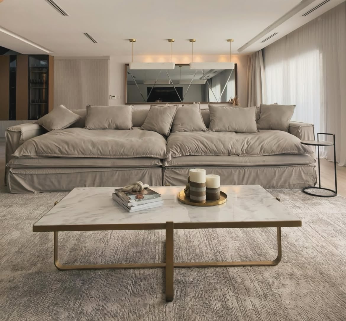 El interior de la casa combina espacios amplios con una decoración de estilo moderno (Captura: Instagram @ccamilagalantee)