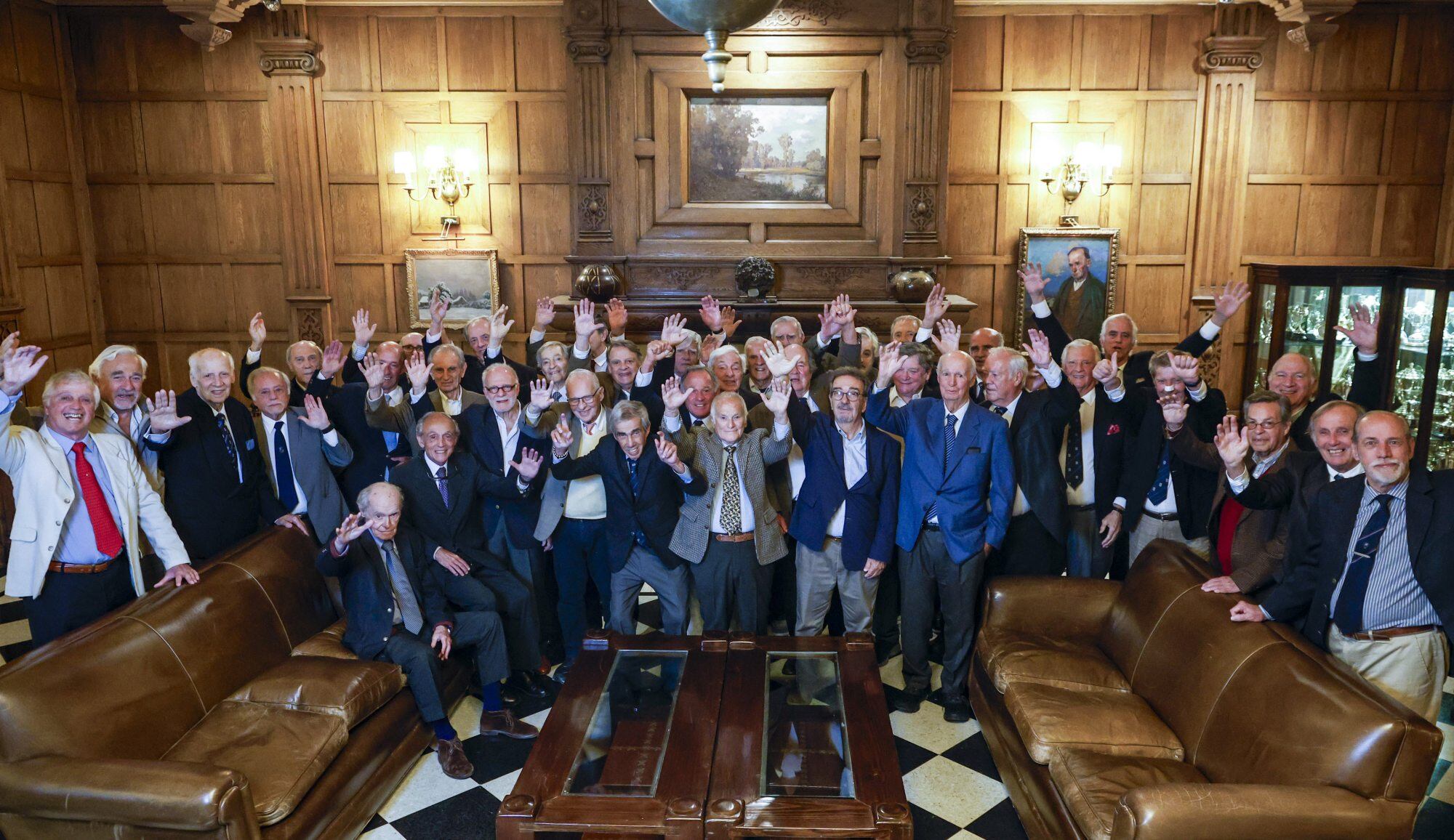 Buenos Aires 6nov2025. Reunión jugadores de rugby retirados de CUBA, se cumplen 60 años desde la fecha en que salieron campeonas todas las categorías del club.