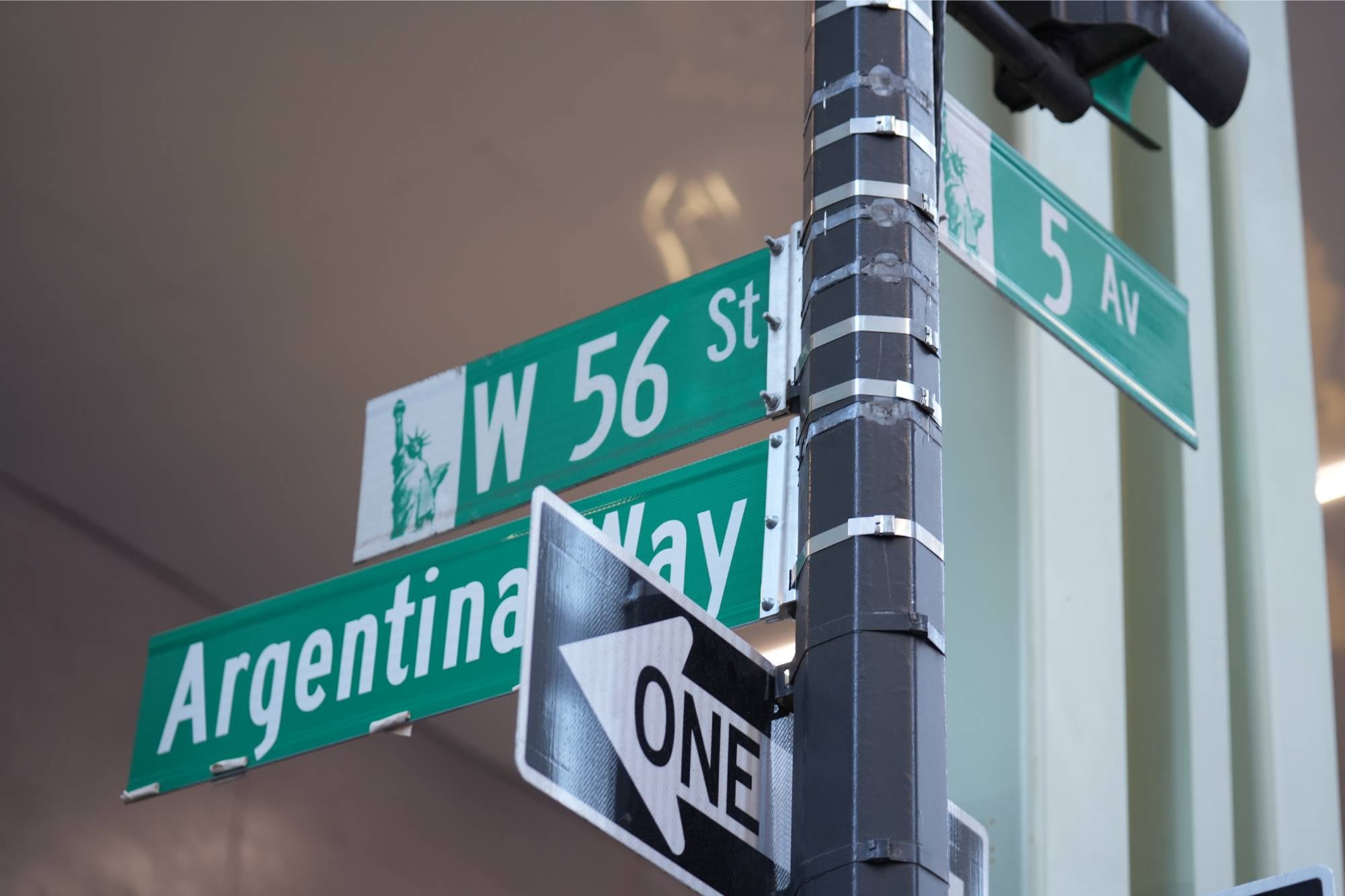 Dónde queda "Argentina Way", la calle de Nueva York en honor al país donde nació Lionel Messi