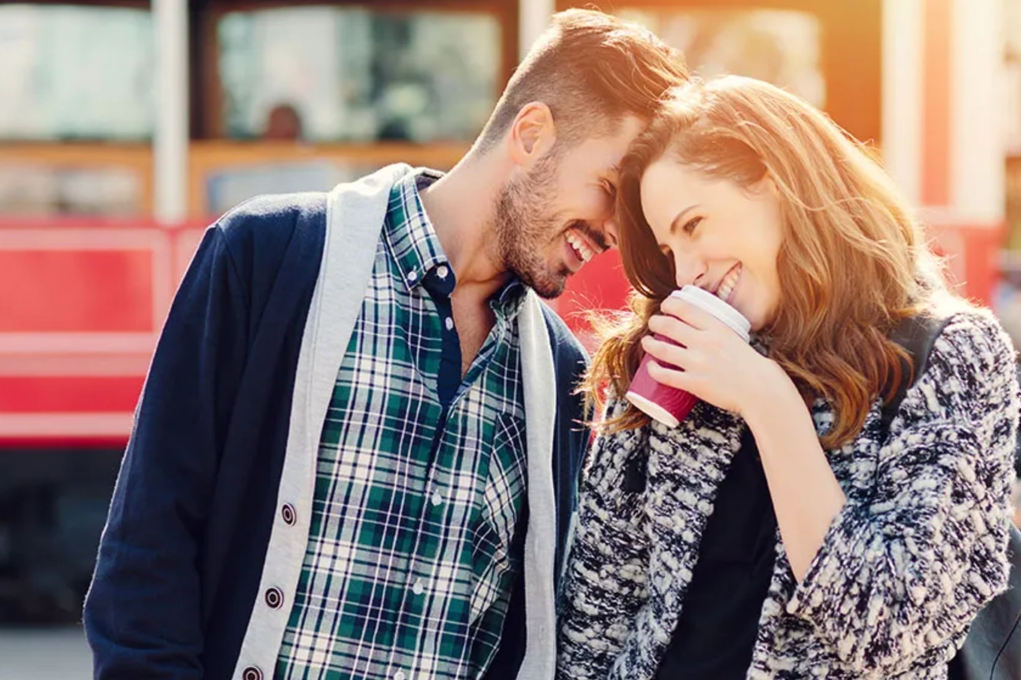 Uno de los usos más comunes del emoji de guiño es para coquetear por mensaje