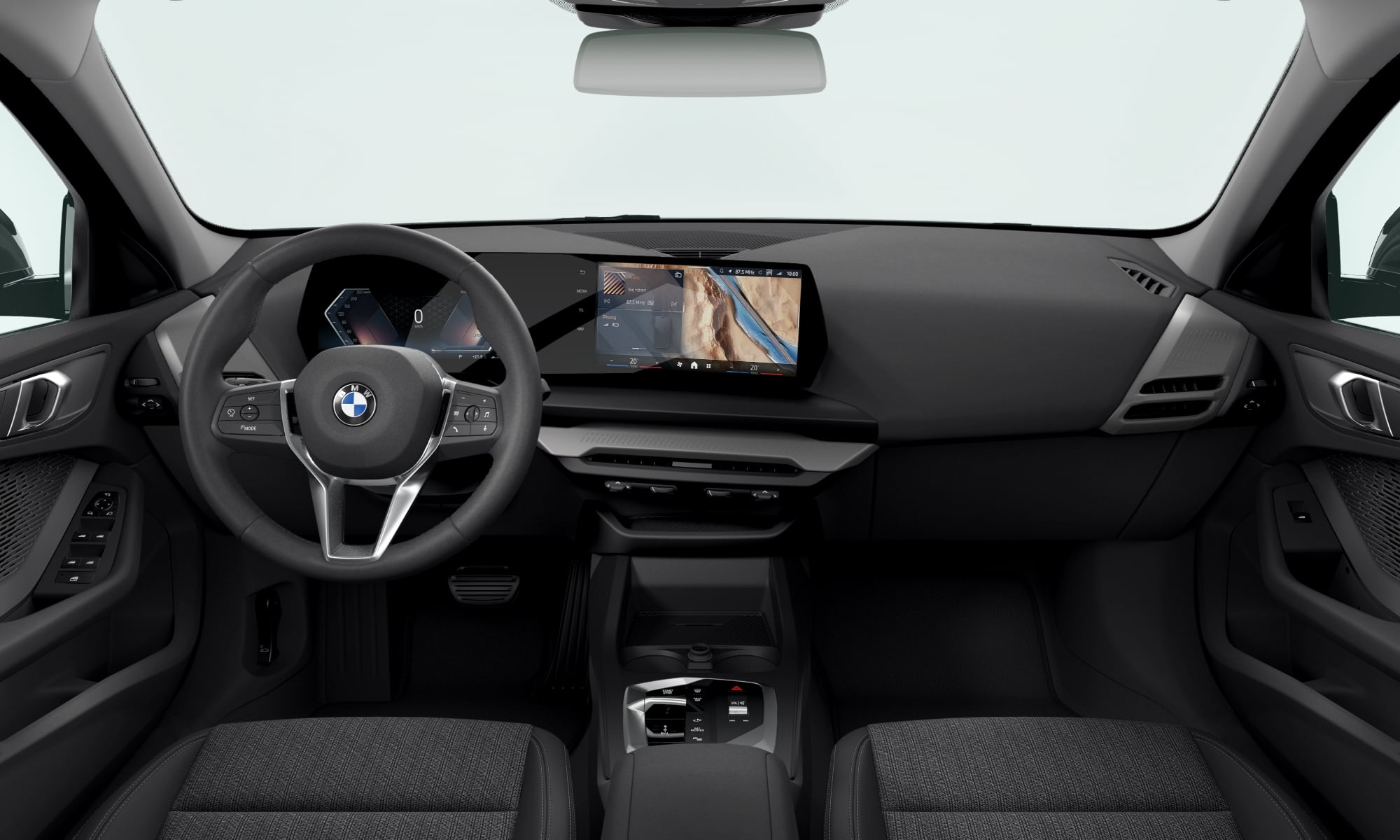 El interior tiene una pantalla central táctil de 10,25″ y un instrumental digital de 10,7″